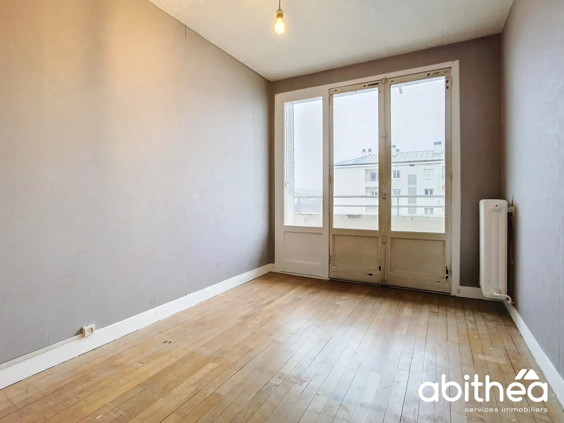 A vendre appartement T4 lumineux de 65 m² à Troyes, proche gare et transports 
