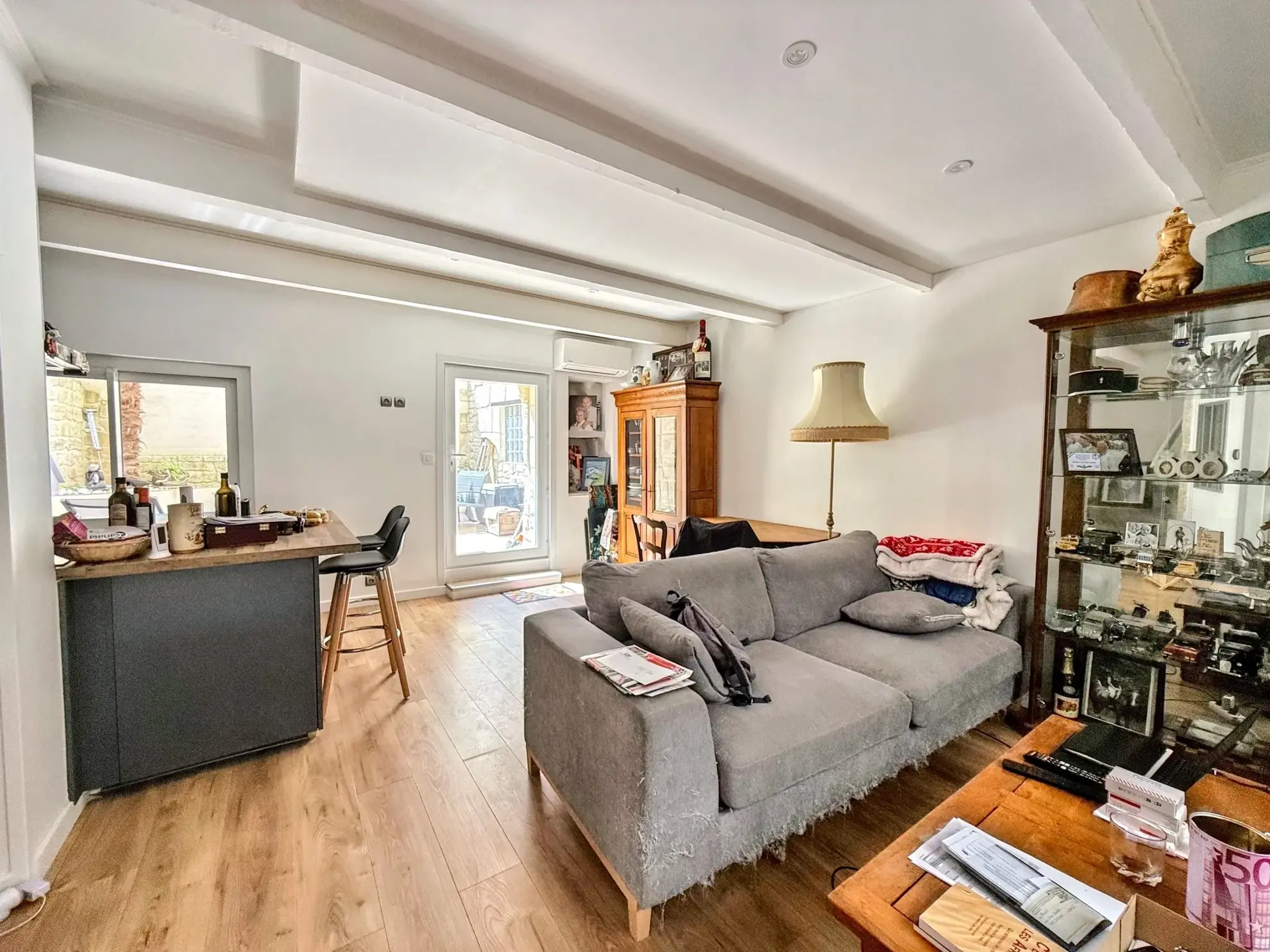 Maison de ville rénovée avec studio, cour et vue dégagée à Sommières 