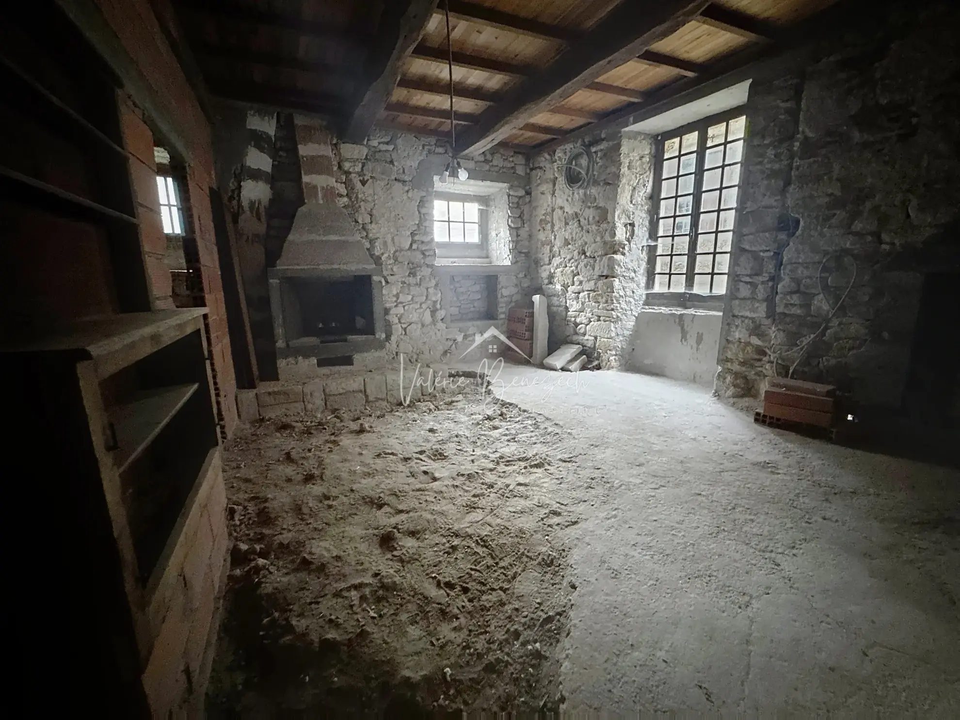 Maison en pierre à Versols (12400) de 102 m² à rénover, idéale résidence ou investissement 