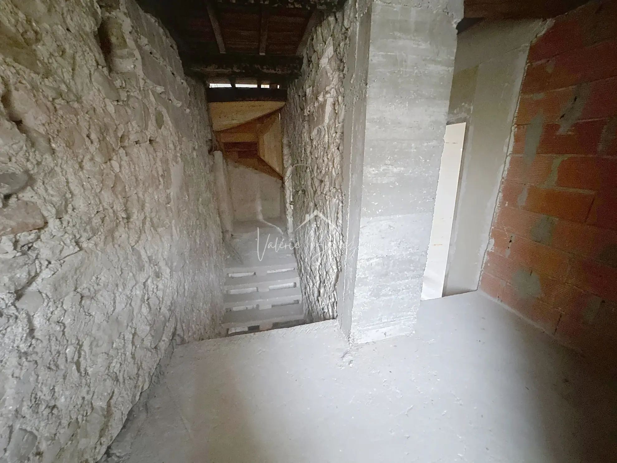 Maison en pierre à Versols (12400) de 102 m² à rénover, idéale résidence ou investissement 