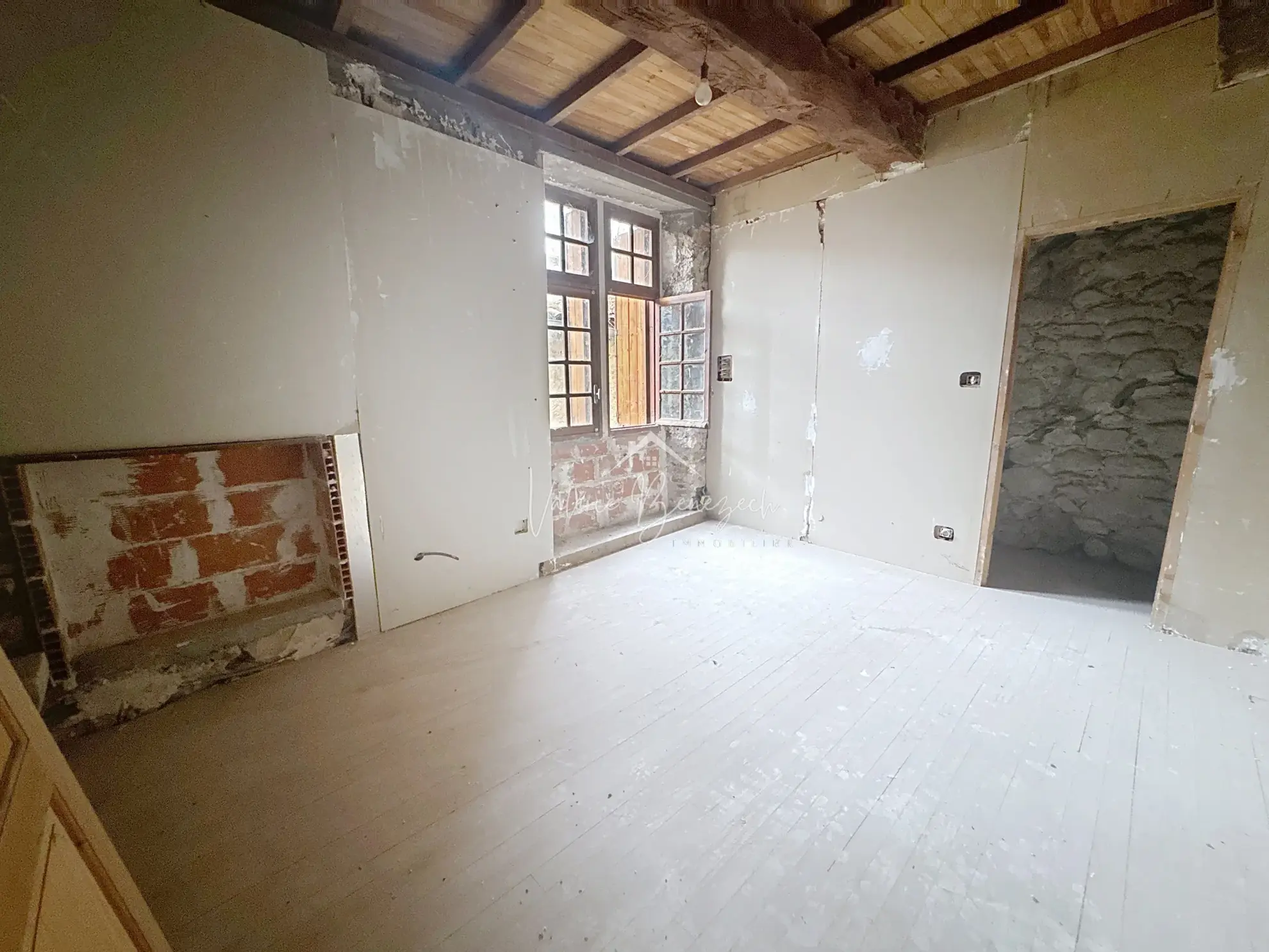 Maison en pierre à Versols (12400) de 102 m² à rénover, idéale résidence ou investissement 