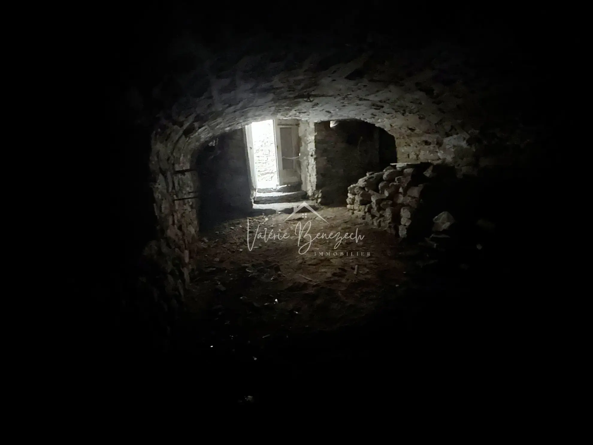 Maison en pierre à Versols (12400) de 102 m² à rénover, idéale résidence ou investissement 