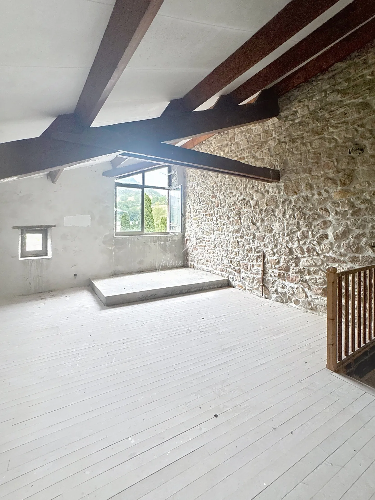 Maison en pierre à Versols (12400) de 102 m² à rénover, idéale résidence ou investissement 