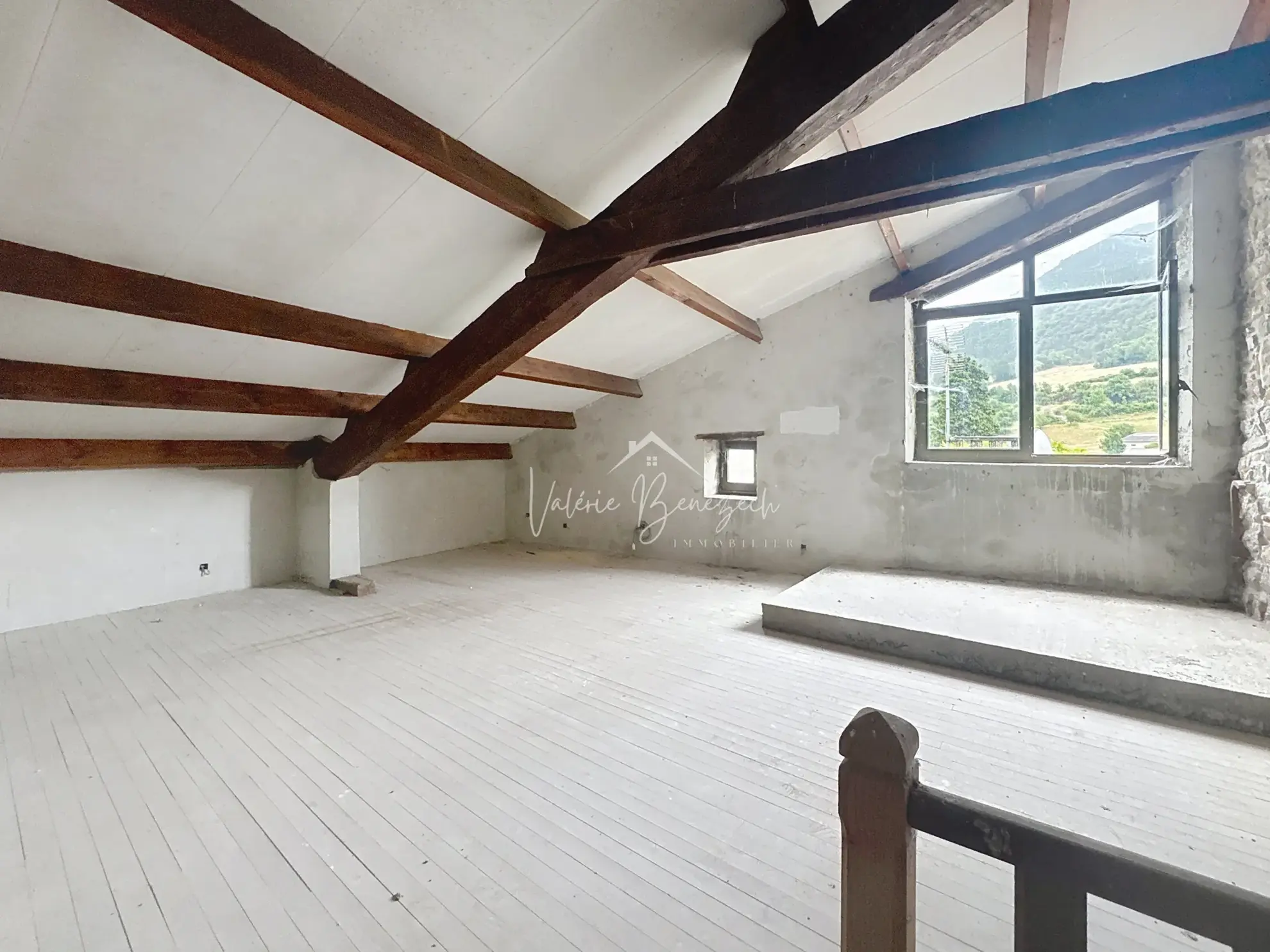 Maison en pierre à Versols (12400) de 102 m² à rénover, idéale résidence ou investissement 