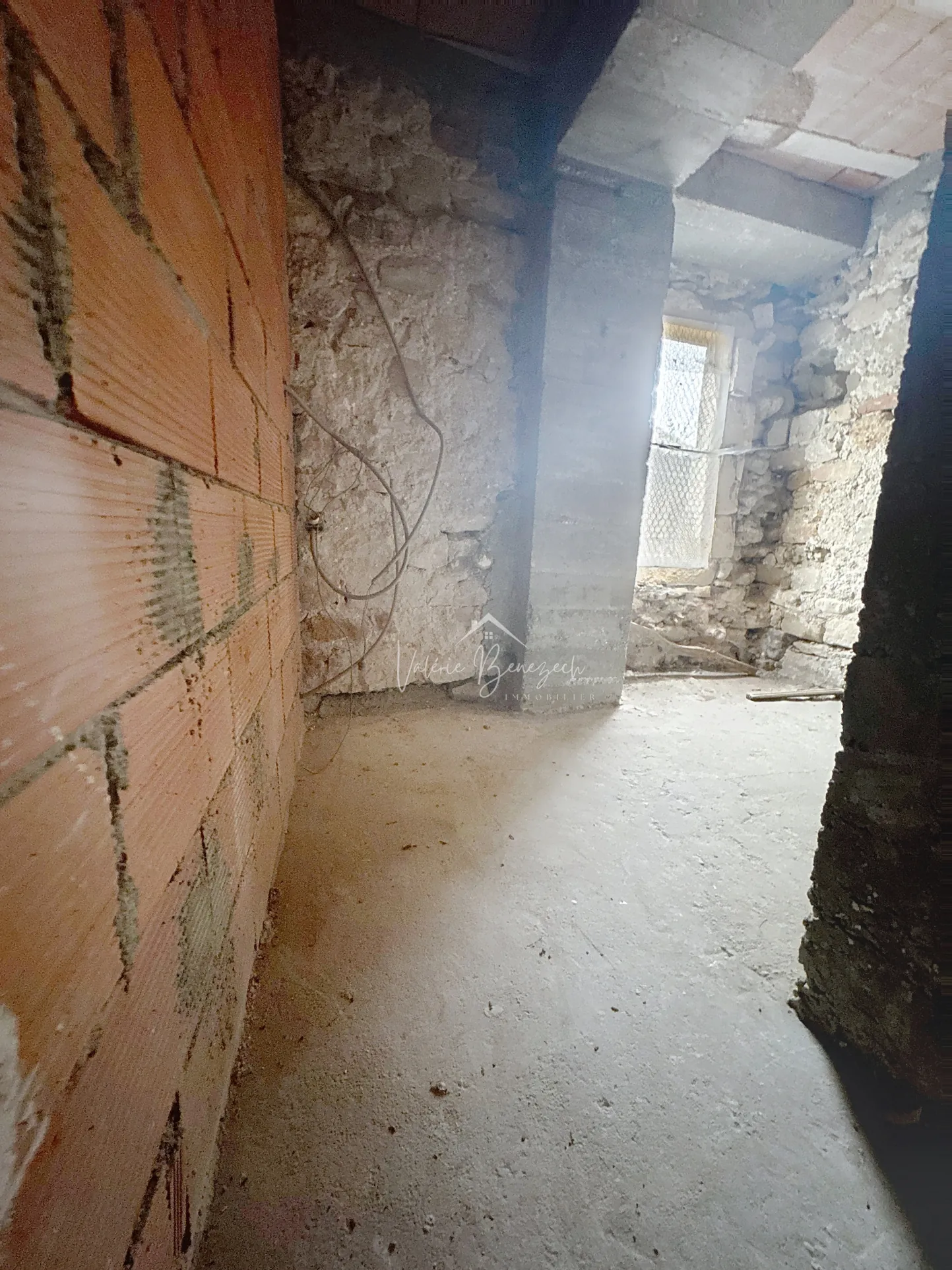 Maison en pierre à Versols (12400) de 102 m² à rénover, idéale résidence ou investissement 