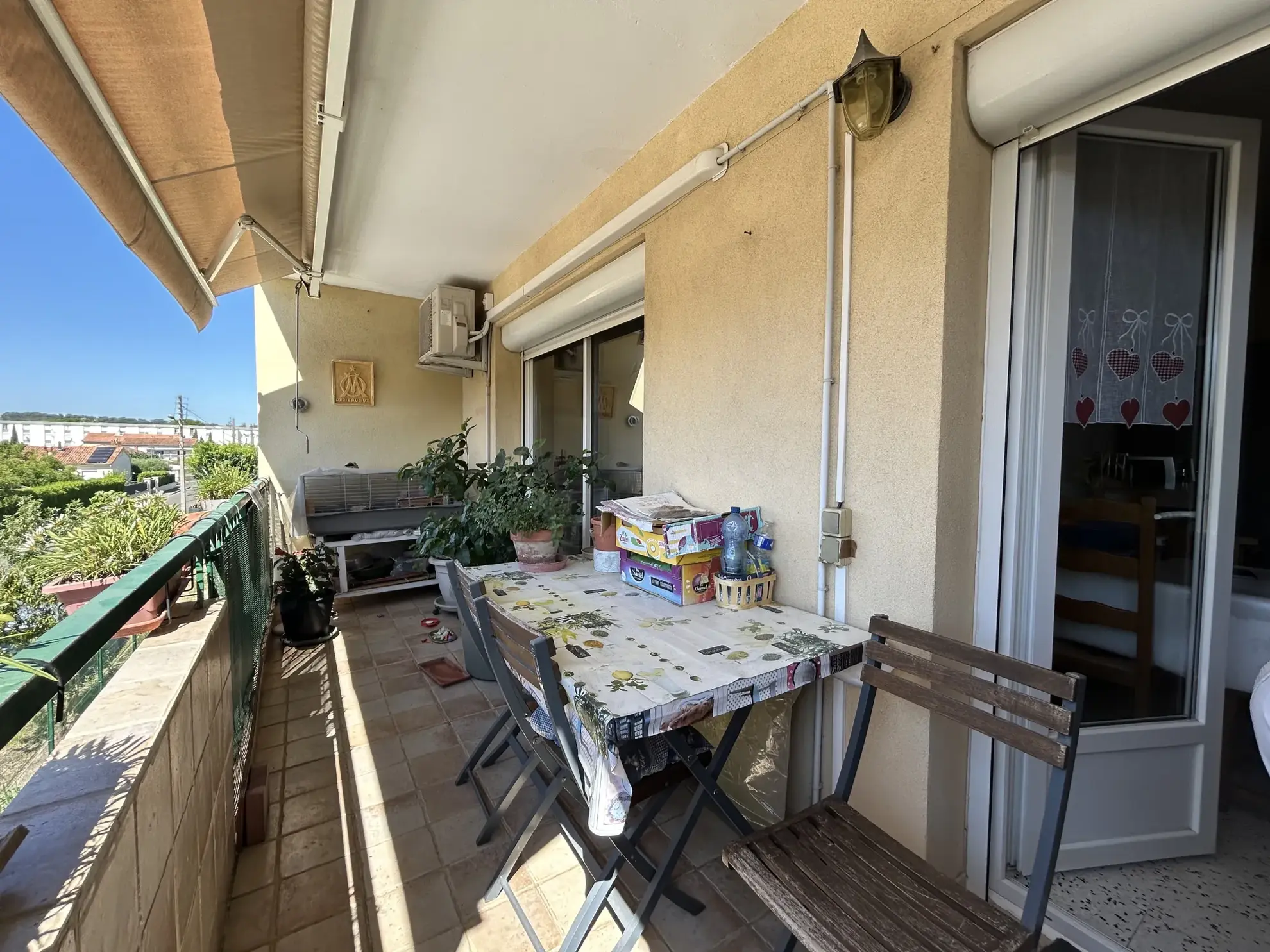 Appartement 3 pièces climatisé à Roquemaure avec garage et balcon