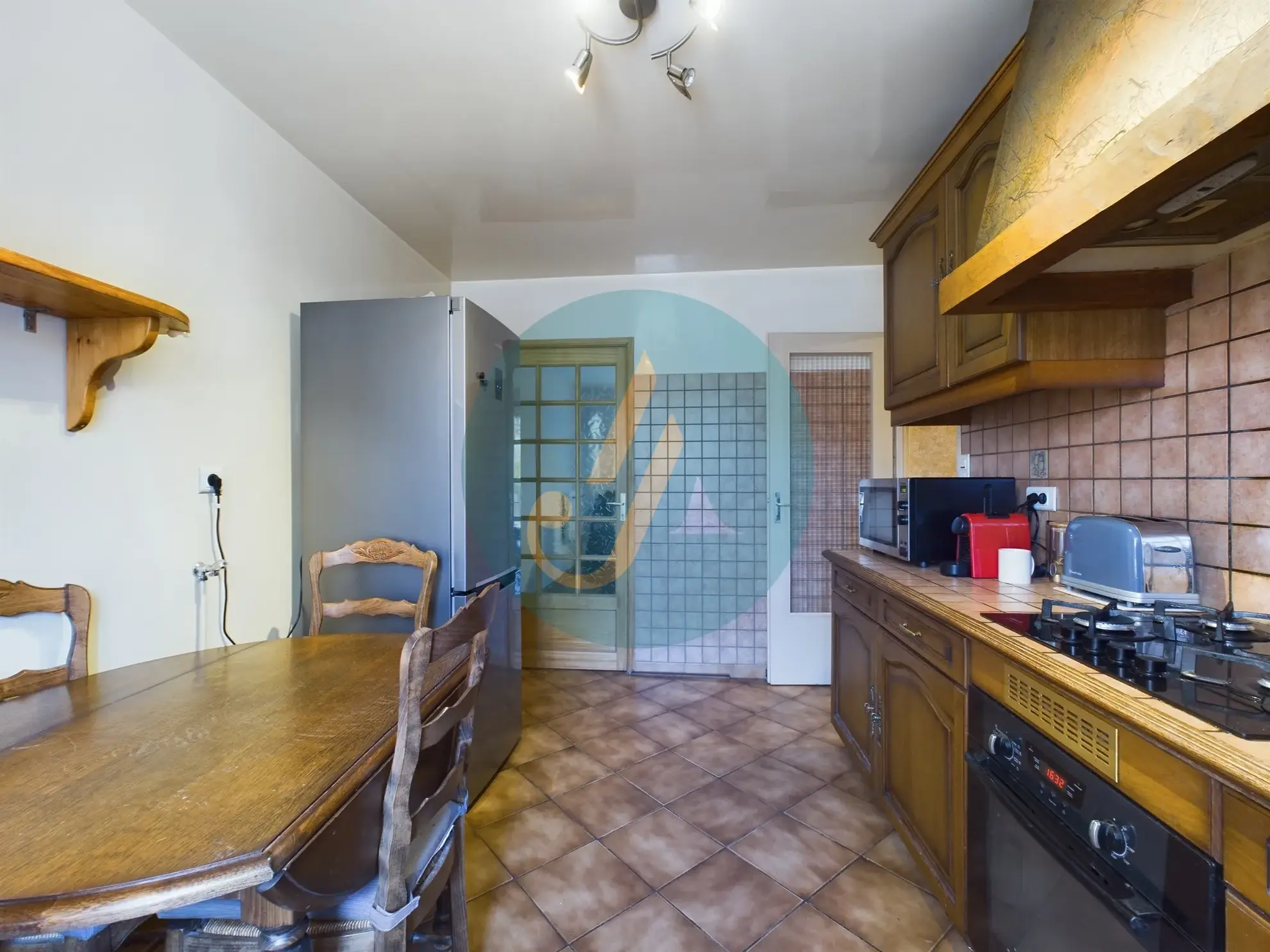 Vente pavillon de plain-pied avec 2 chambres, grand garage et jardin clos à Saint-Prive 