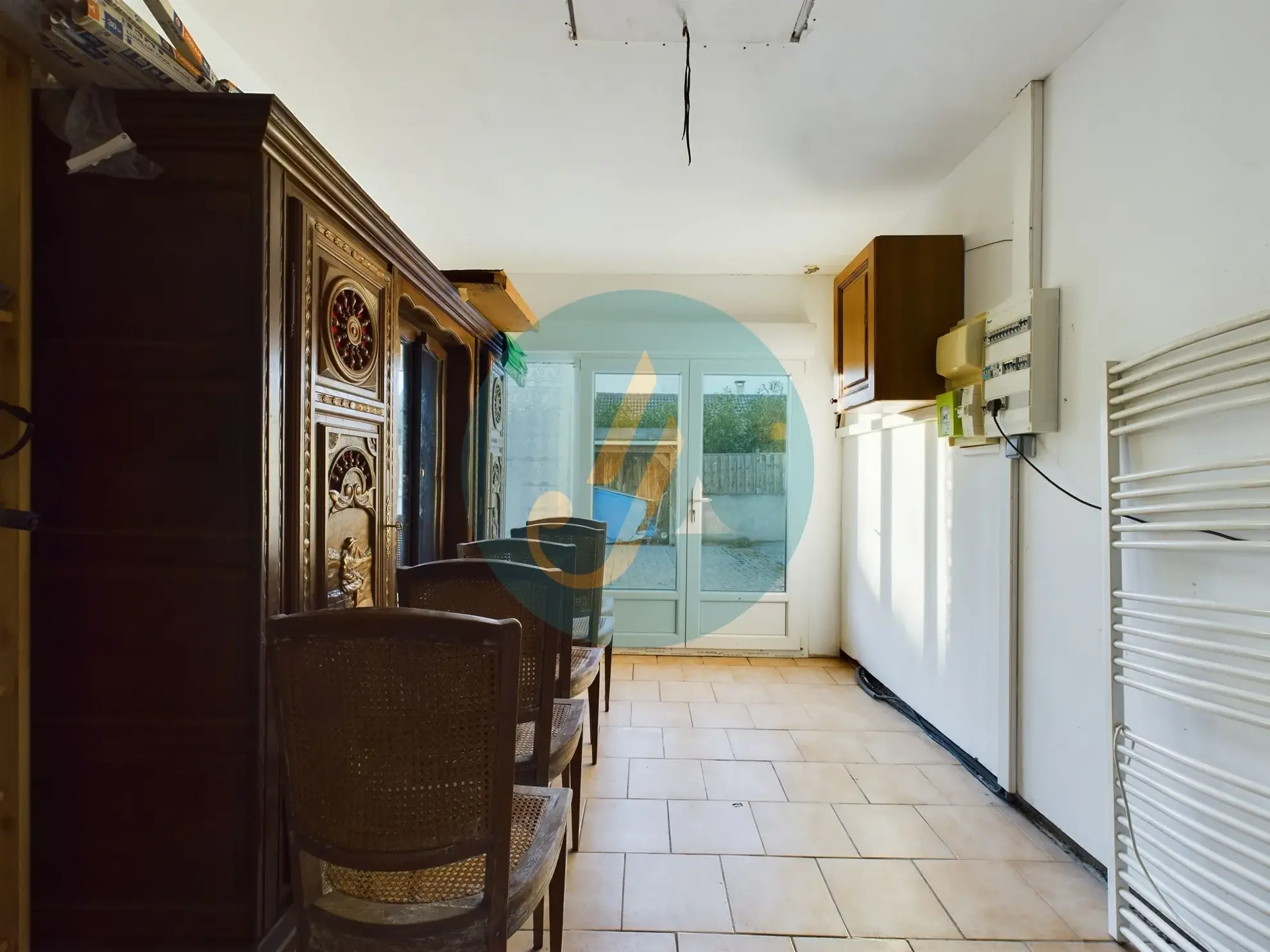 Vente pavillon de plain-pied avec 2 chambres, grand garage et jardin clos à Saint-Prive 