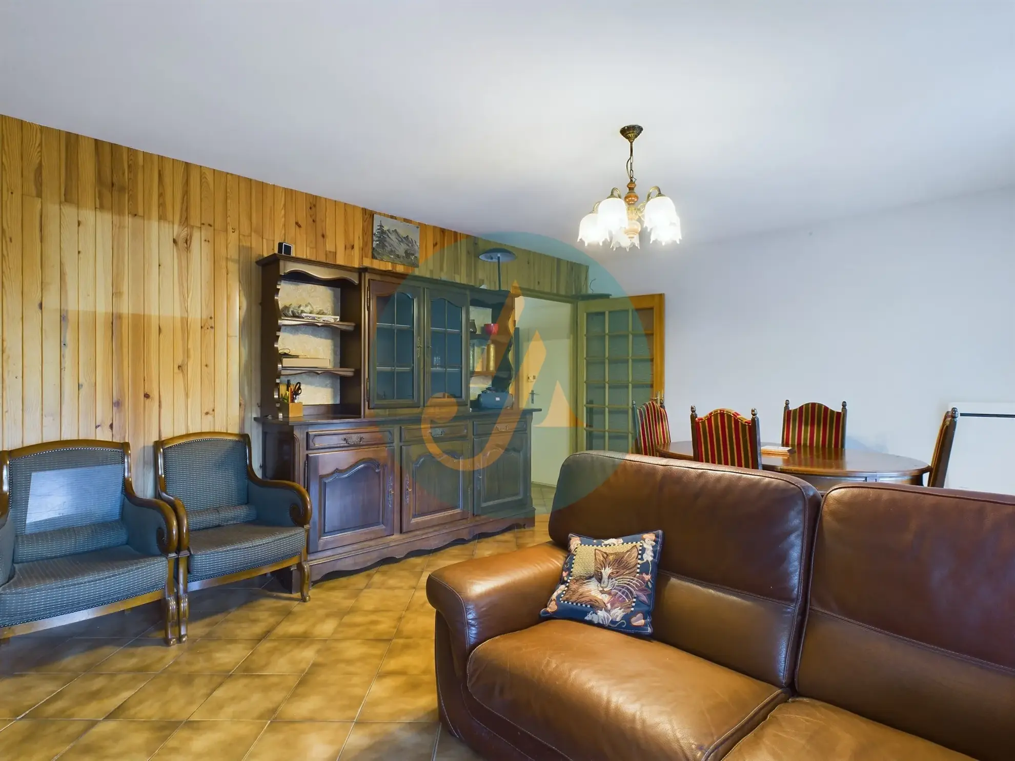 Vente pavillon de plain-pied avec 2 chambres, grand garage et jardin clos à Saint-Prive 