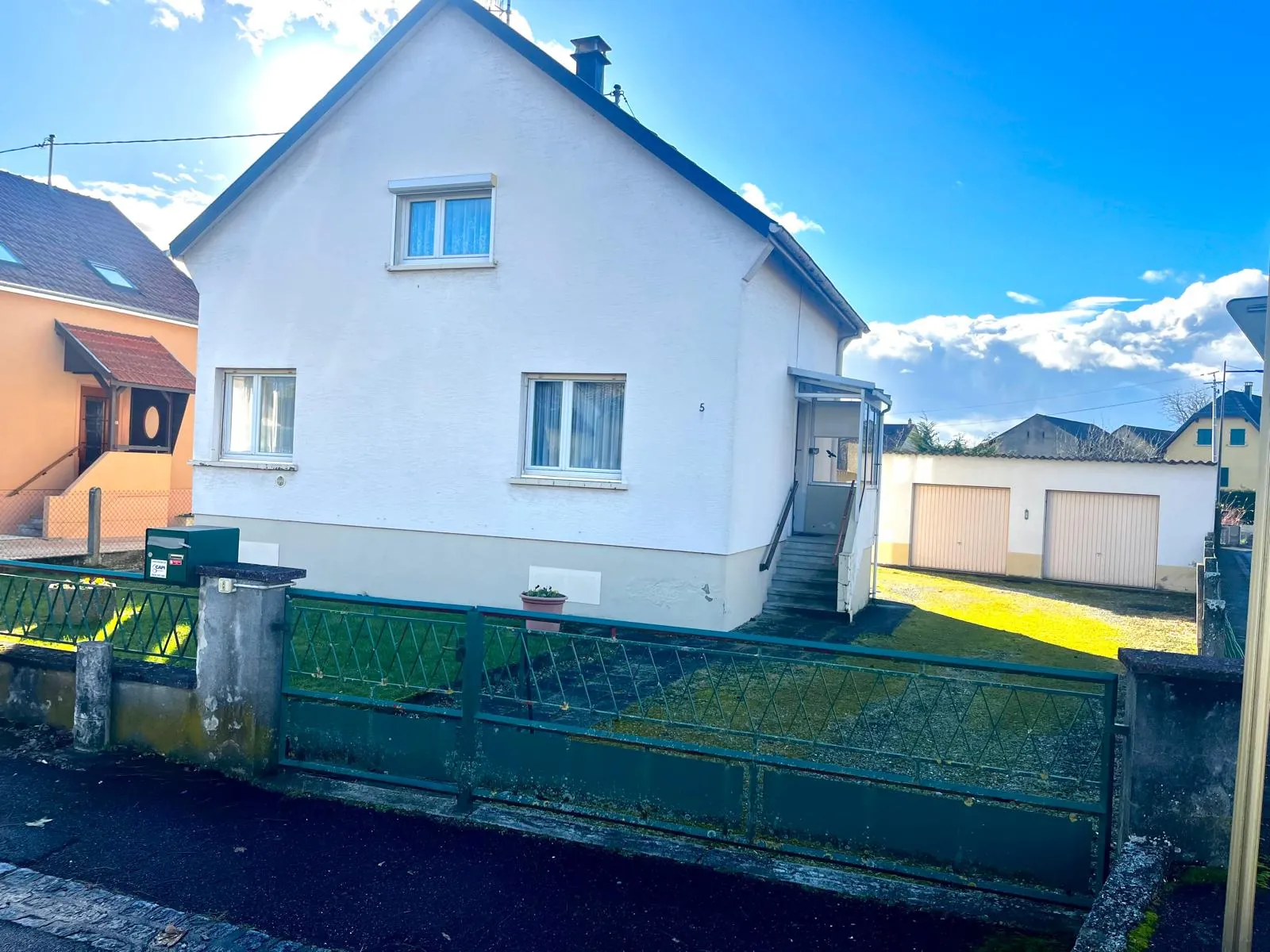 Maison d'environ 100m² à Bartenheim-La-Chaussée avec garage et terrain divisible 