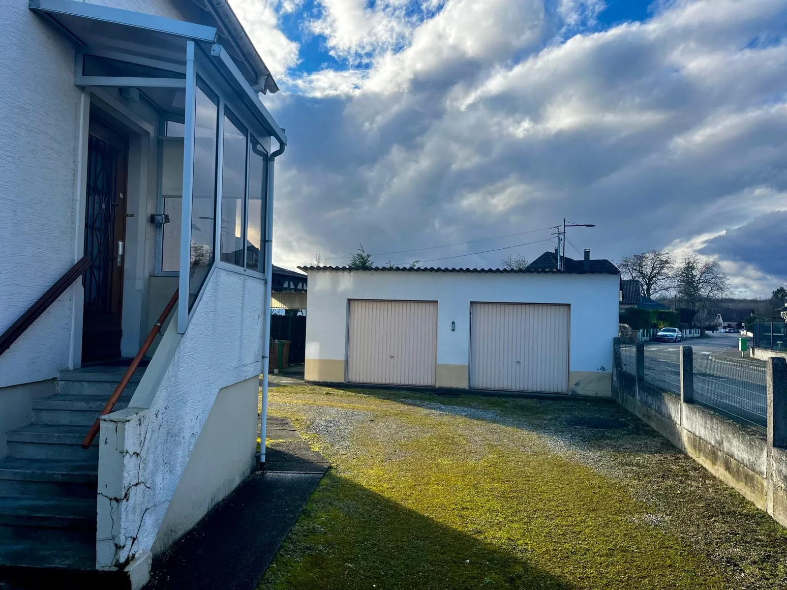 Maison d'environ 100m² à Bartenheim-La-Chaussée avec garage et terrain divisible 