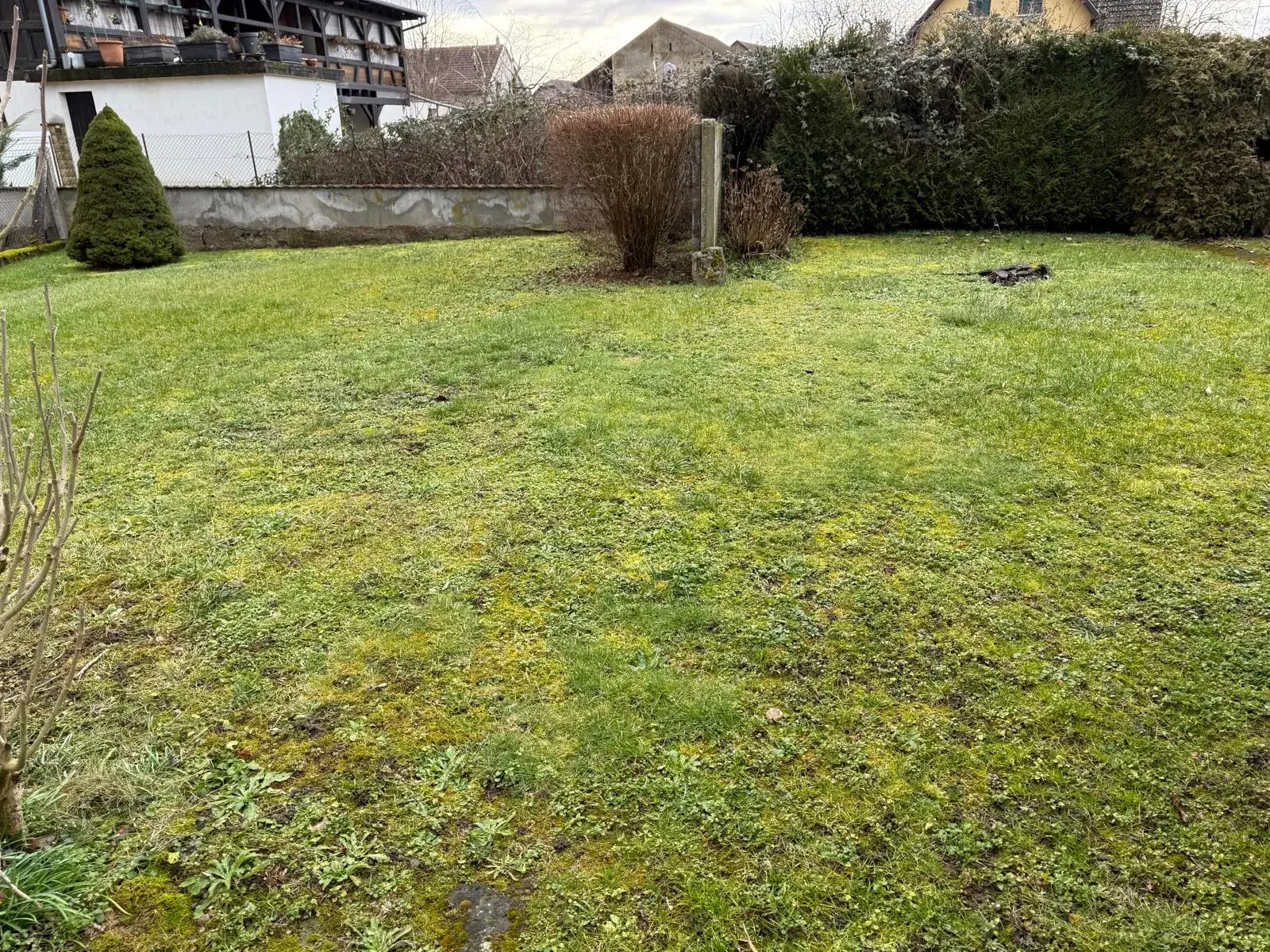 Maison d'environ 100m² à Bartenheim-La-Chaussée avec garage et terrain divisible 