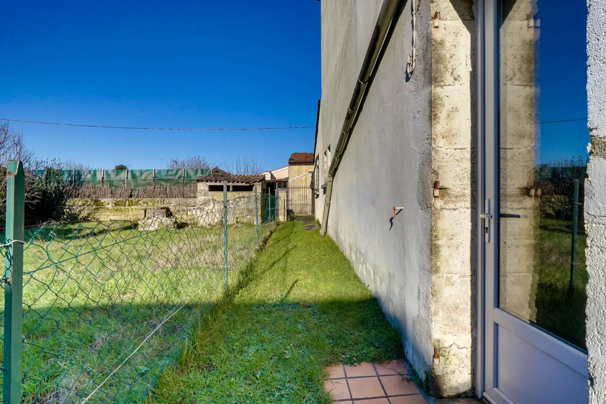 Maison en pierre de 96m2 avec jardin à Salignac, proximité commerces 