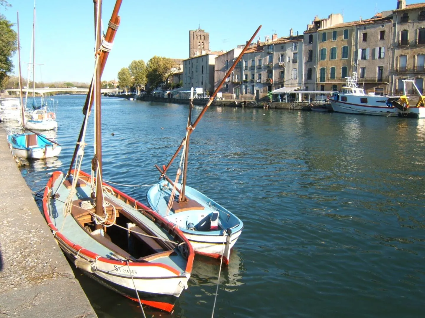 Appartement 4 pièces avec cour à vendre à Agde, idéalement situé 