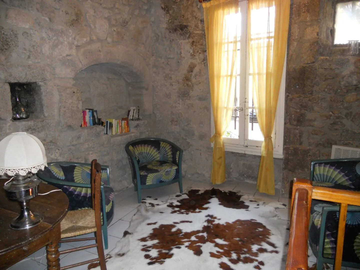 Appartement 4 pièces avec cour à vendre à Agde, idéalement situé 