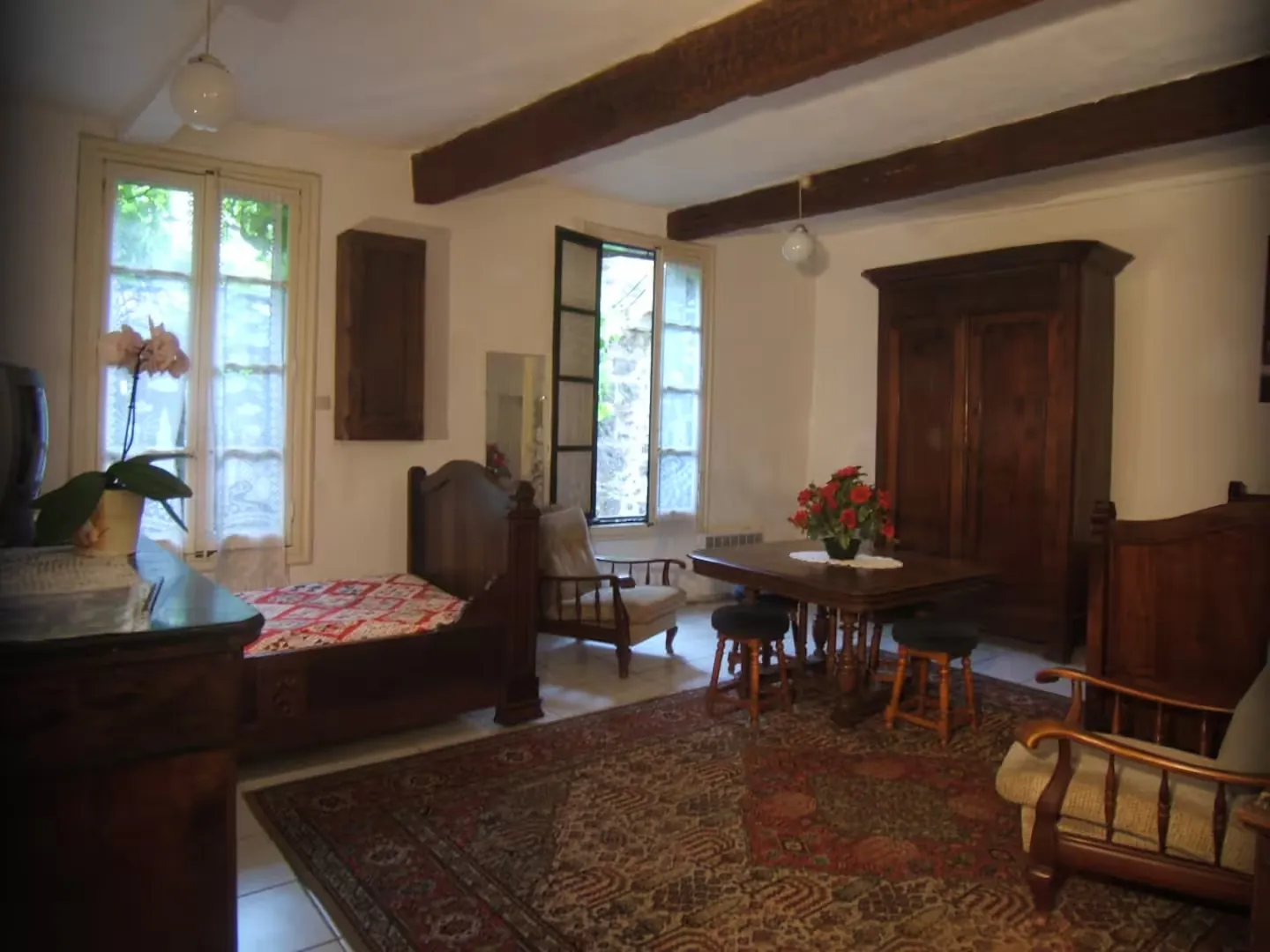 Appartement 4 pièces avec cour à vendre à Agde, idéalement situé 