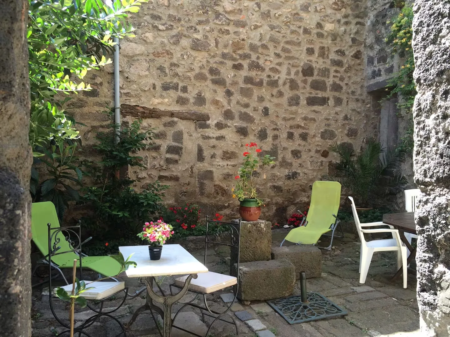 Appartement 4 pièces avec cour à vendre à Agde, idéalement situé