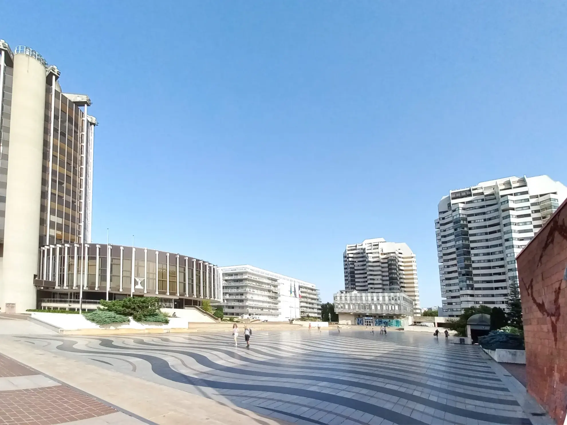 Studio occupé à vendre à Créteil, rendement locatif attractif de 5,71 %, proche du métro et des commodités