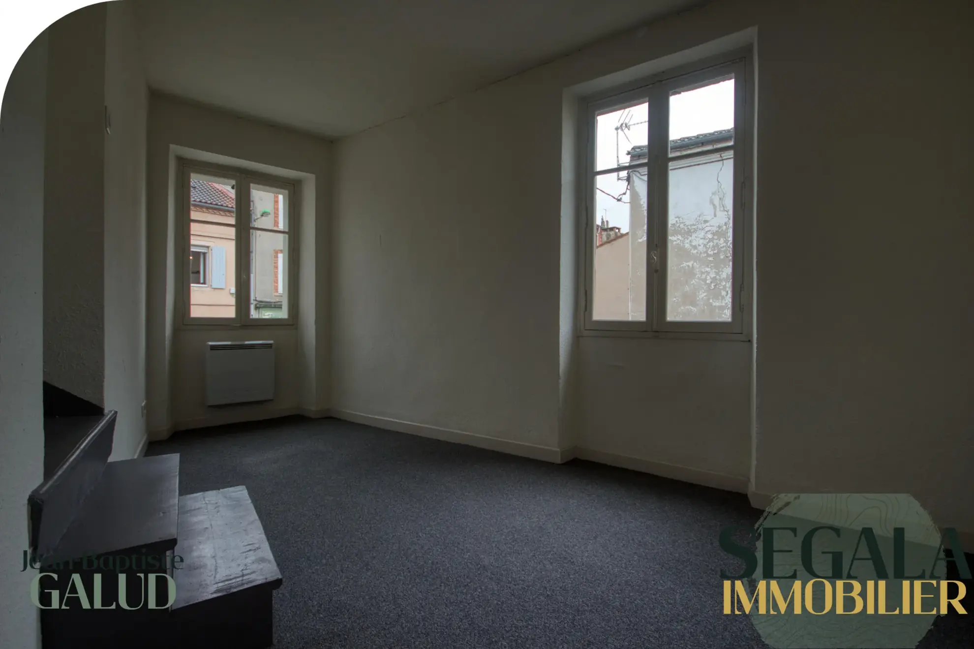 Immeuble avec local commercial et appartement lumineux au centre de Carmaux 