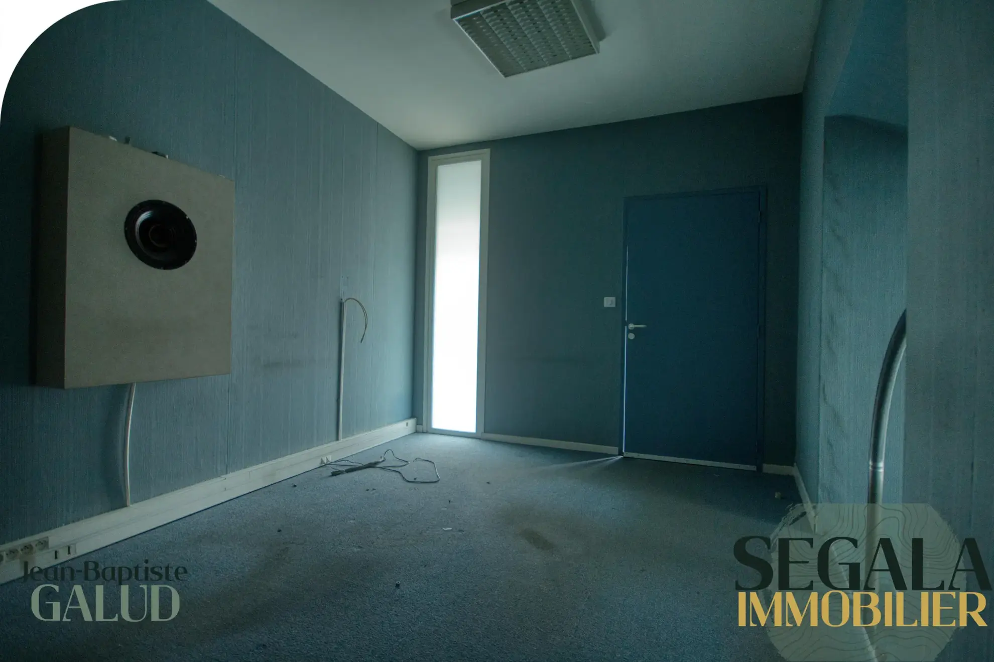 Immeuble avec local commercial et appartement lumineux au centre de Carmaux 