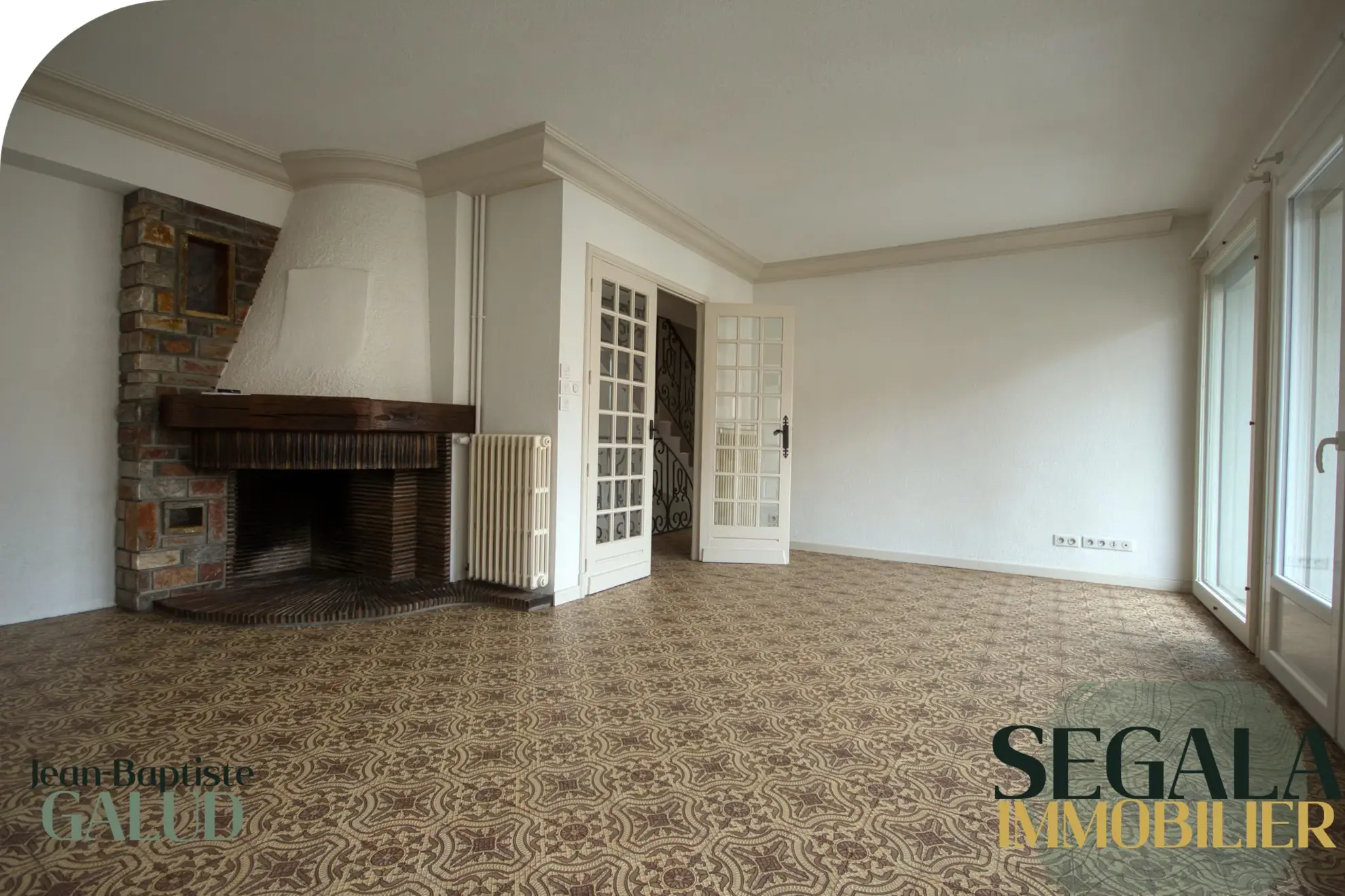 Immeuble avec local commercial et appartement lumineux au centre de Carmaux 