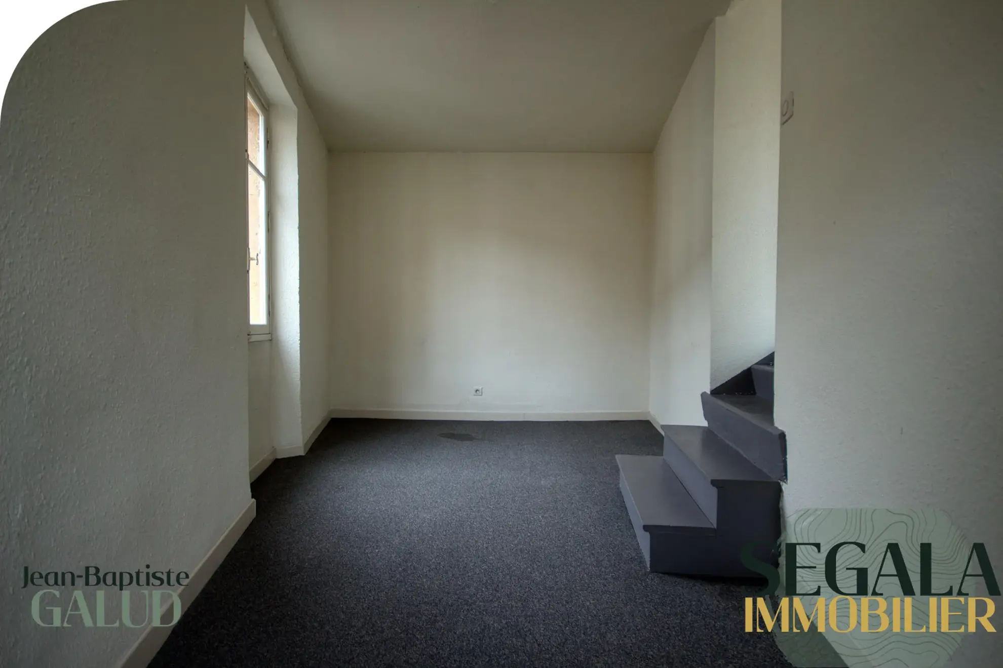 Immeuble avec local commercial et appartement lumineux au centre de Carmaux 