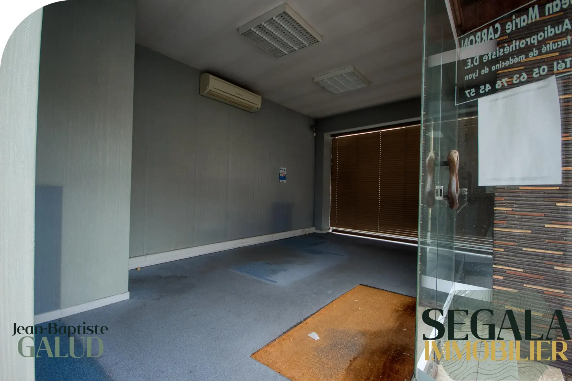 Immeuble avec local commercial et appartement lumineux au centre de Carmaux 