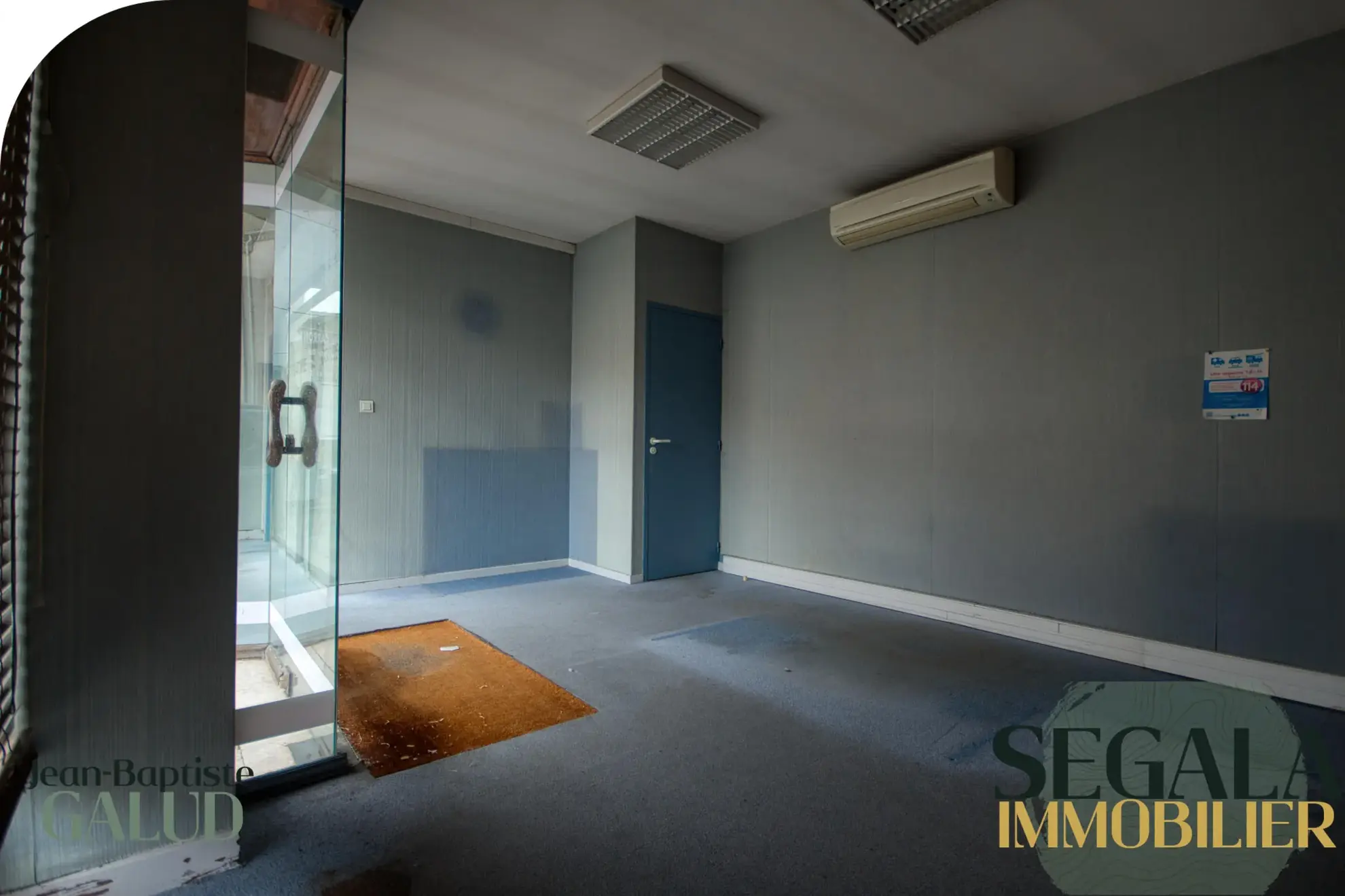 Immeuble avec local commercial et appartement lumineux au centre de Carmaux 