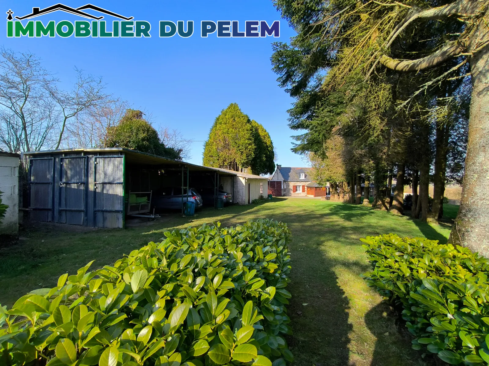 Longère bretonne isolée avec étangs et salle de cinéma à Plougonver 
