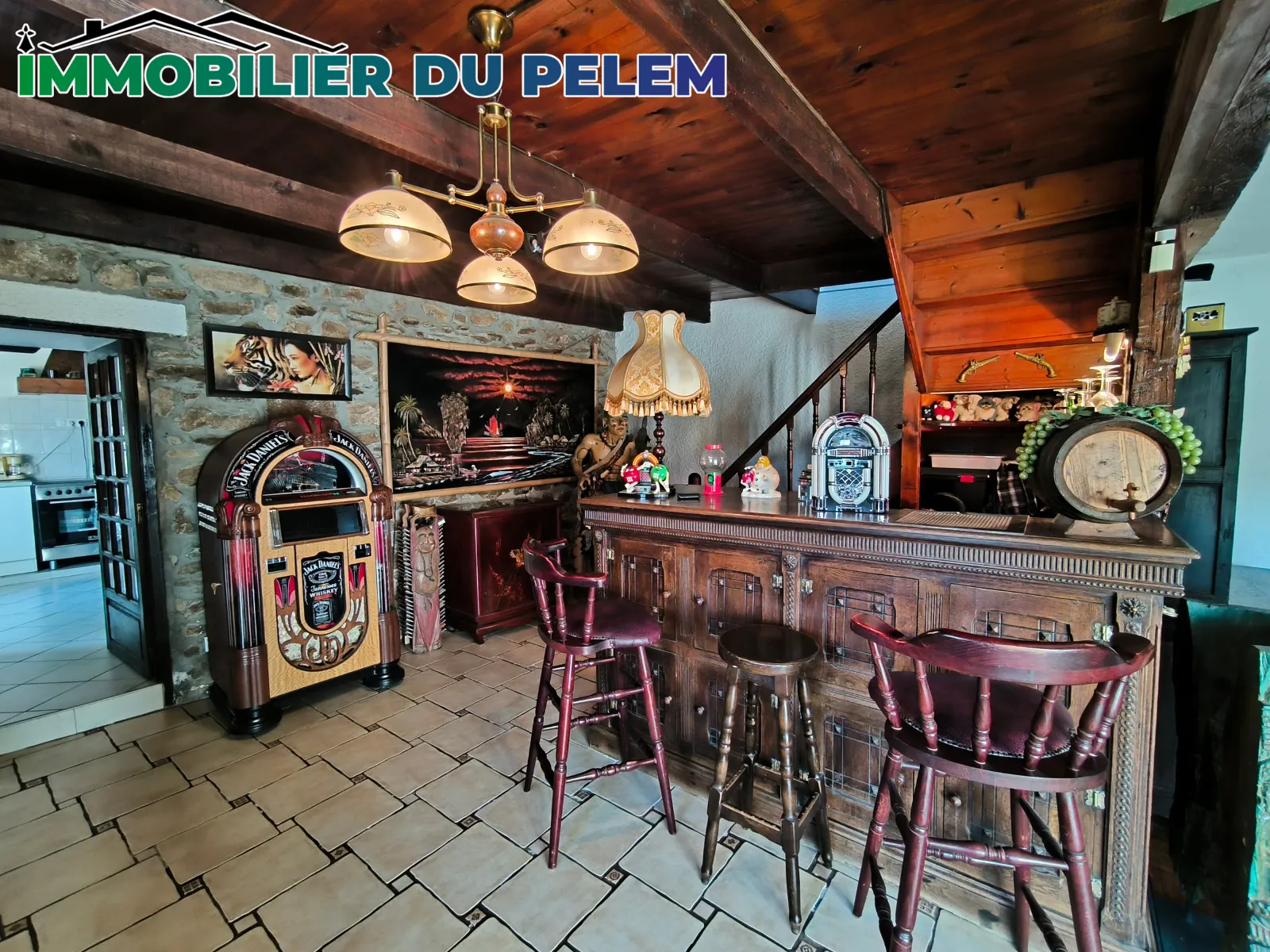 Longère bretonne isolée avec étangs et salle de cinéma à Plougonver 