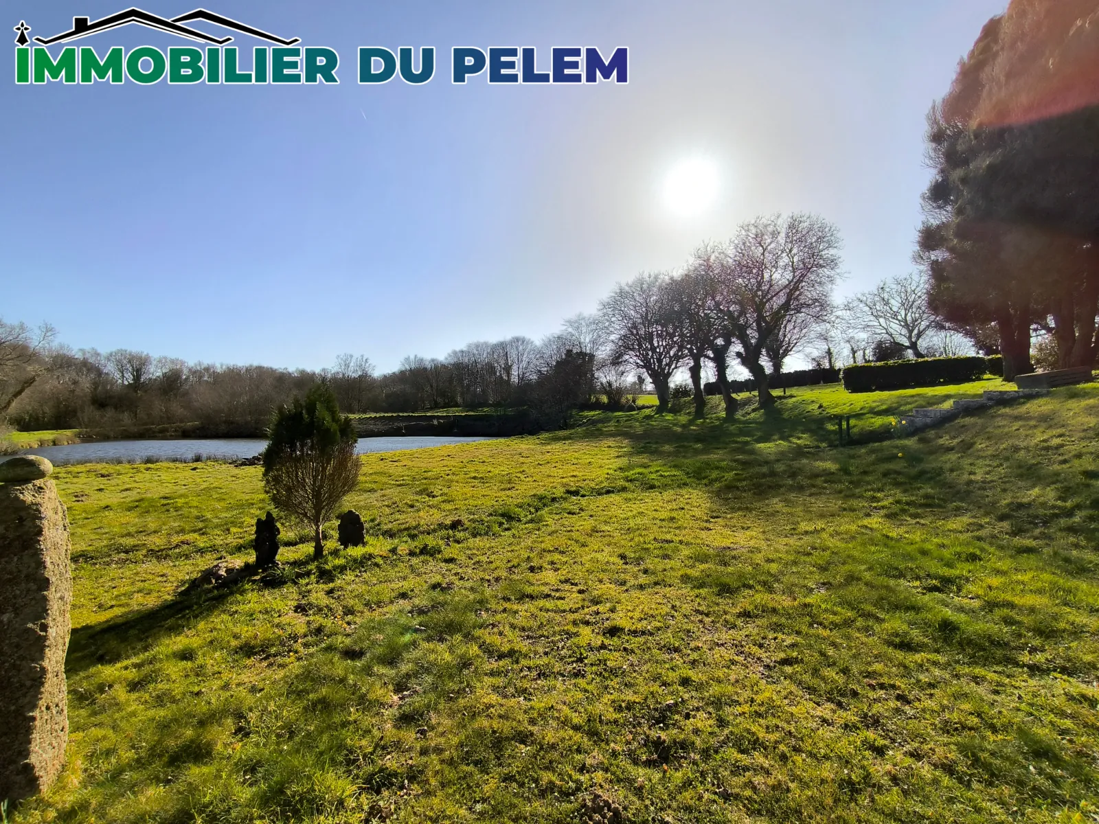 Longère bretonne isolée avec étangs et salle de cinéma à Plougonver 