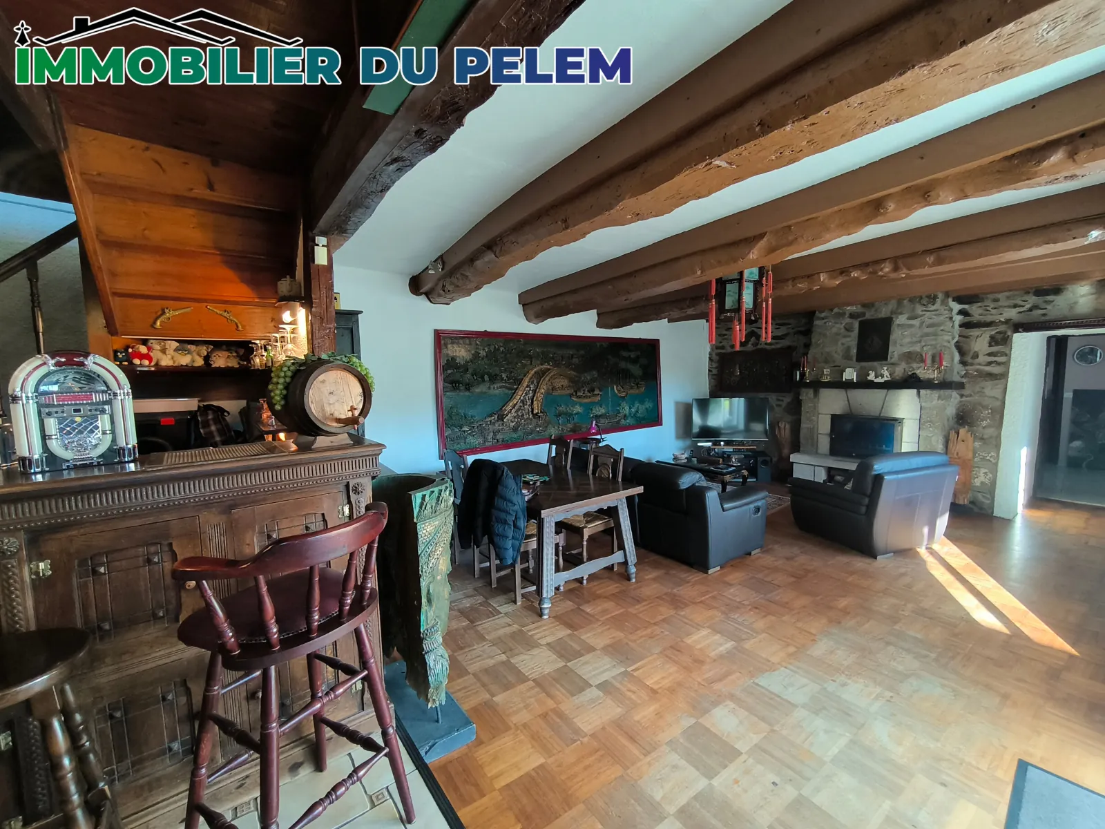 Longère bretonne isolée avec étangs et salle de cinéma à Plougonver 