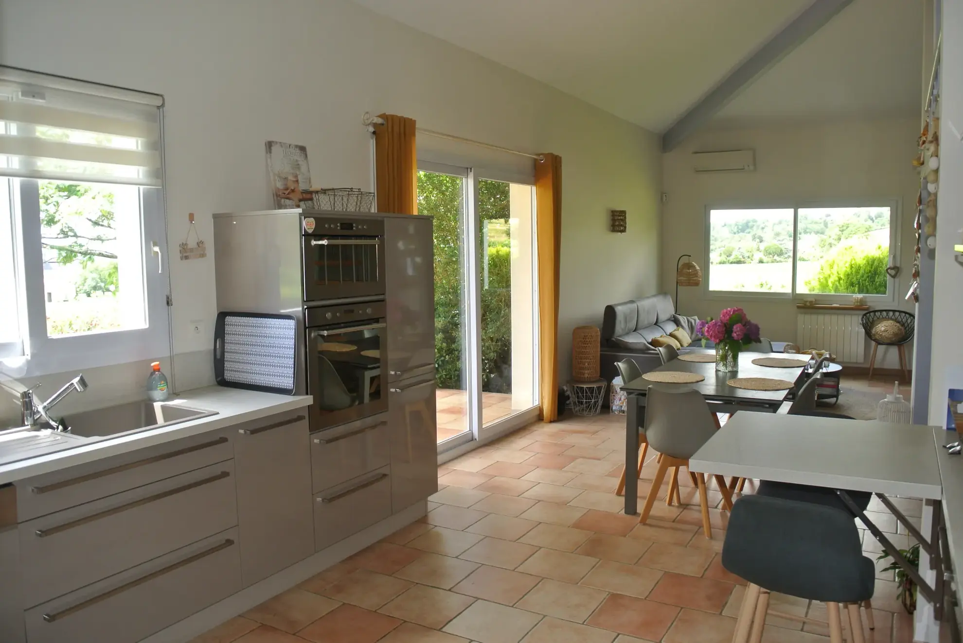 Maison moderne à vendre à Marmande avec grand terrain et garage indépendant 