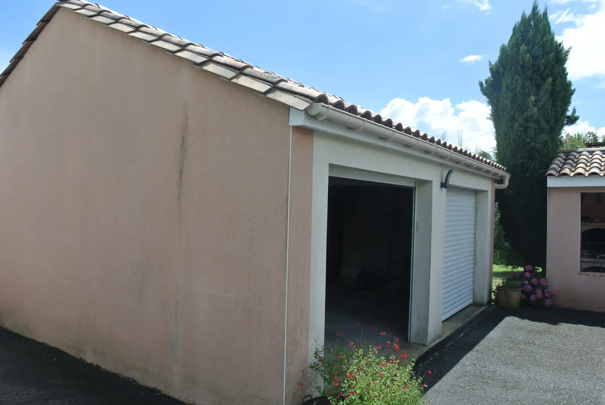 Maison moderne à vendre à Marmande avec grand terrain et garage indépendant 