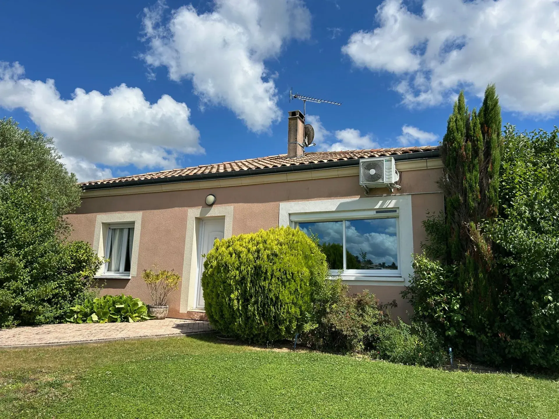 Maison moderne à vendre à Marmande avec grand terrain et garage indépendant