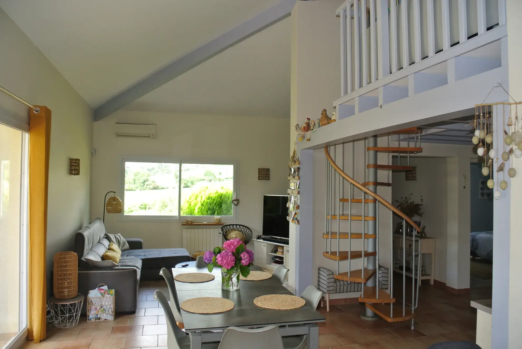 Maison moderne à vendre à Marmande avec grand terrain et garage indépendant 