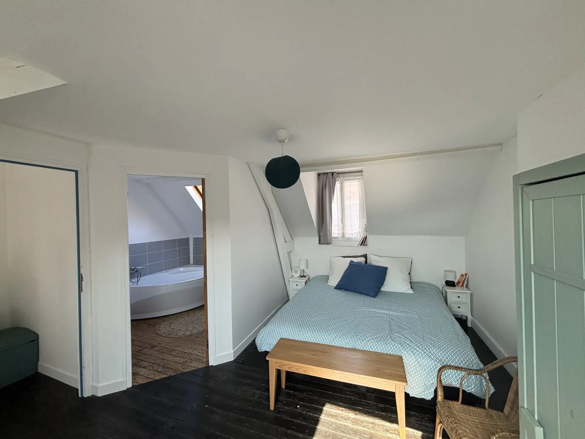 Maison lumineuse à vendre à Ault avec vue sur la mer, proche du bord de mer 