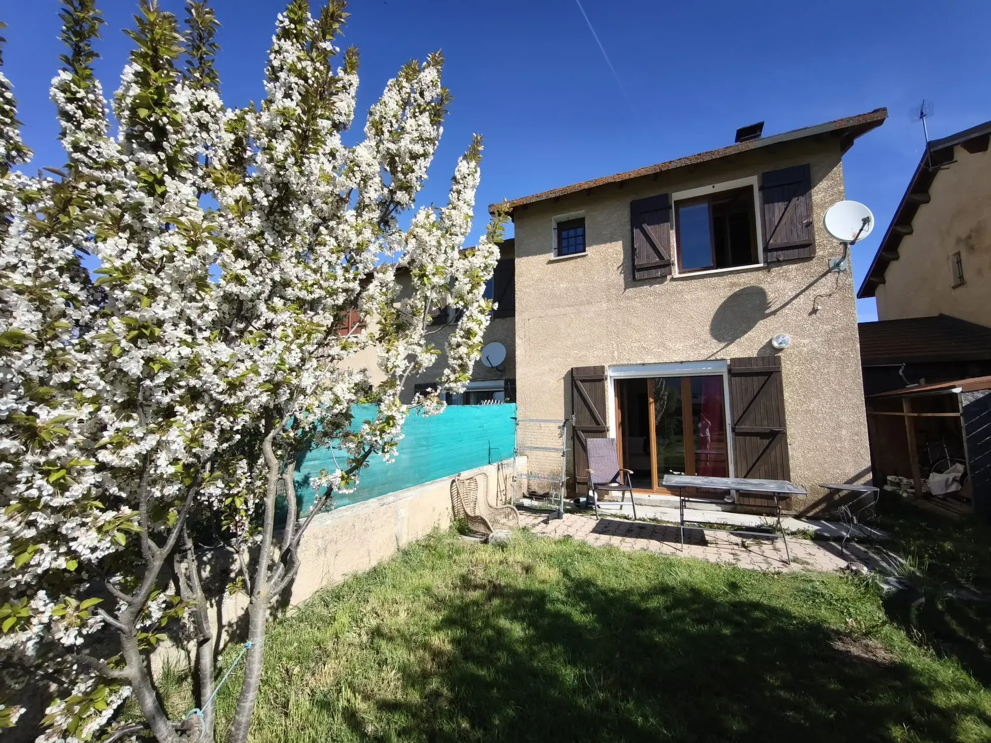 Maison à Bolquère avec jardin exposé sud, 3 chambres, garage studio indépendant