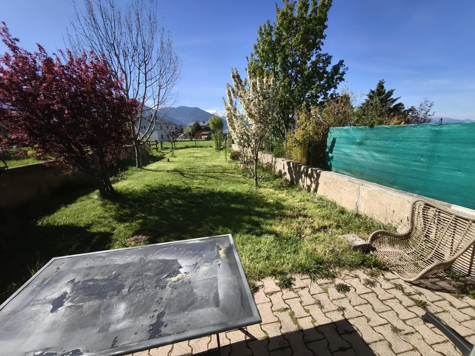 Maison à Bolquère avec jardin exposé sud, 3 chambres, garage studio indépendant 