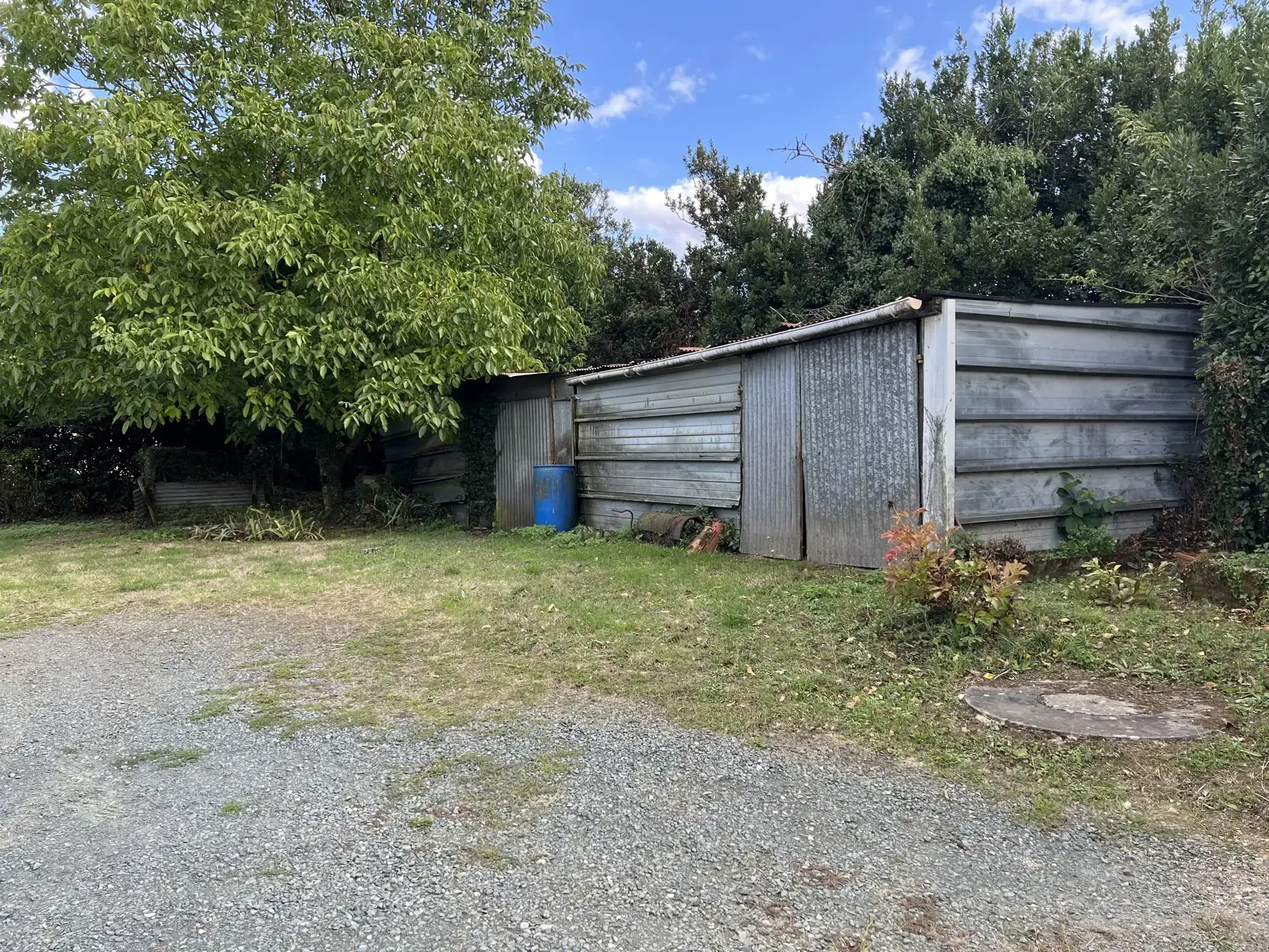 Maison à rénover avec terrain et grange à Saint Jean d’Hermine 