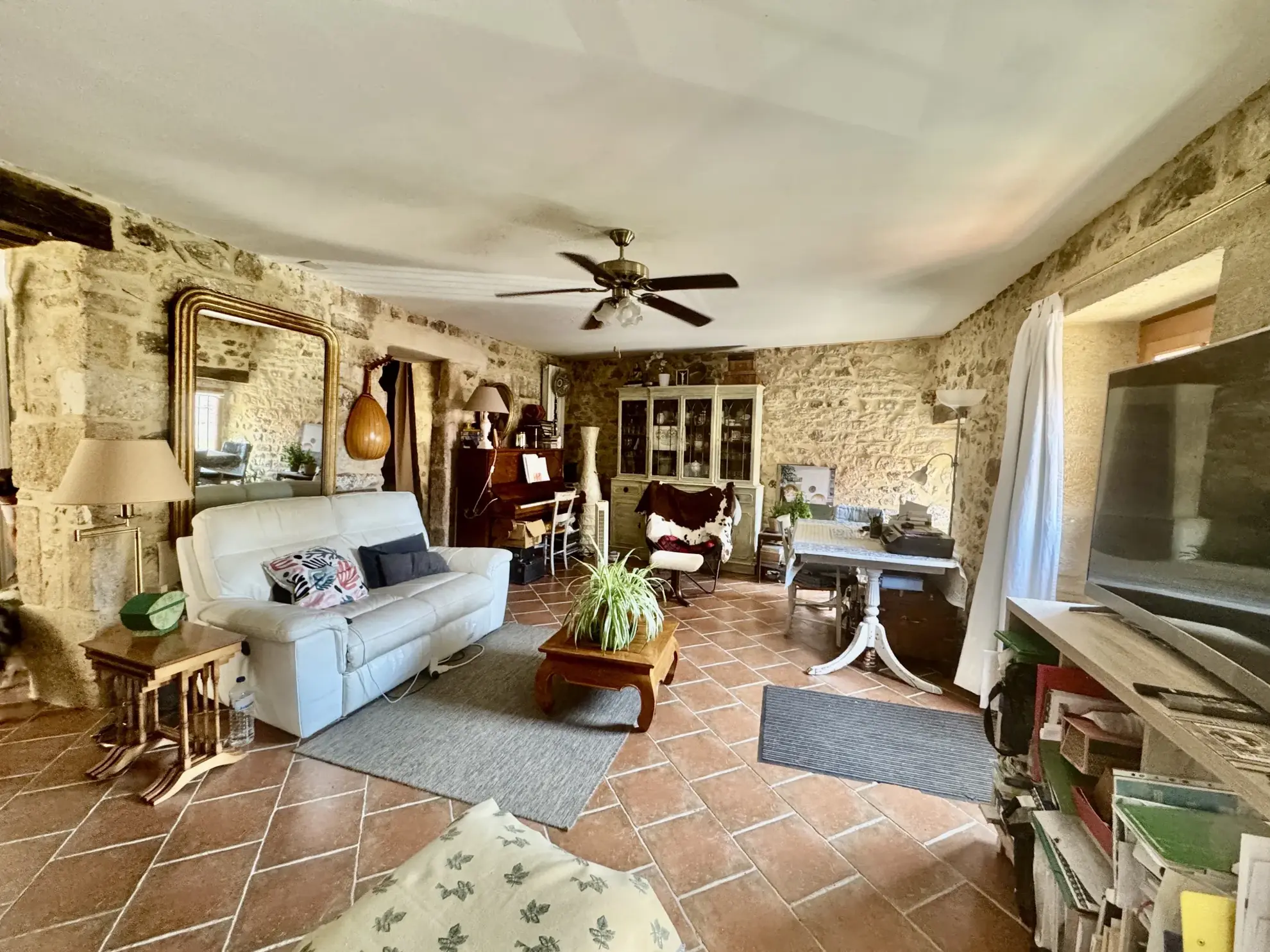 Maison de village avec vue sur le Château de Pouzilhac – 170 m² 