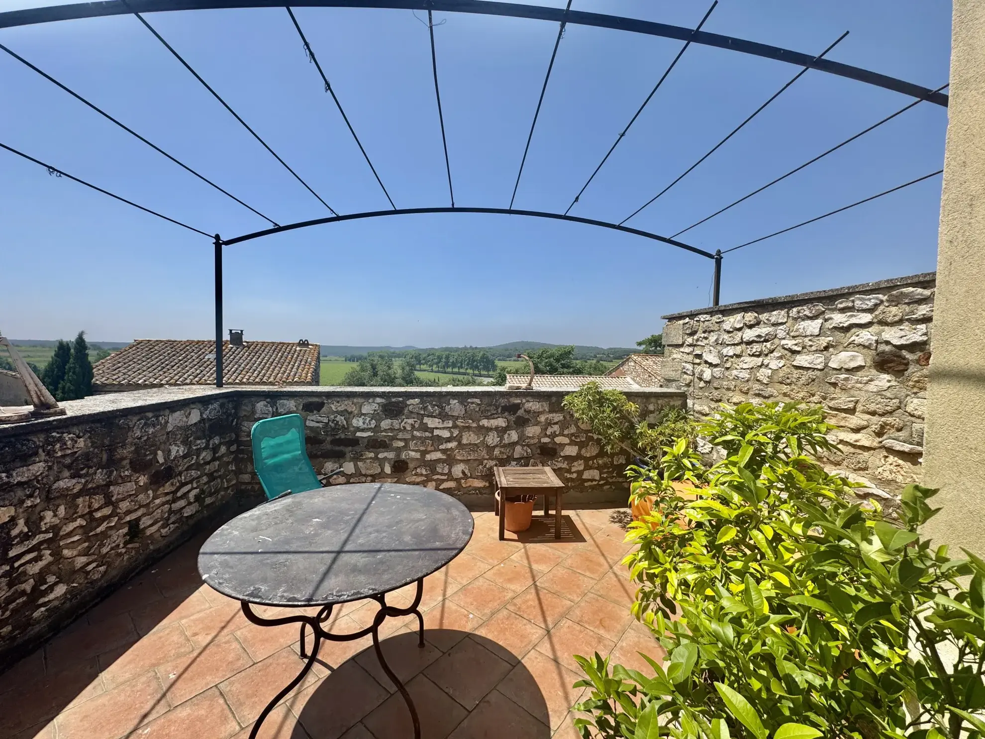 Maison de village avec vue sur le Château de Pouzilhac – 170 m²