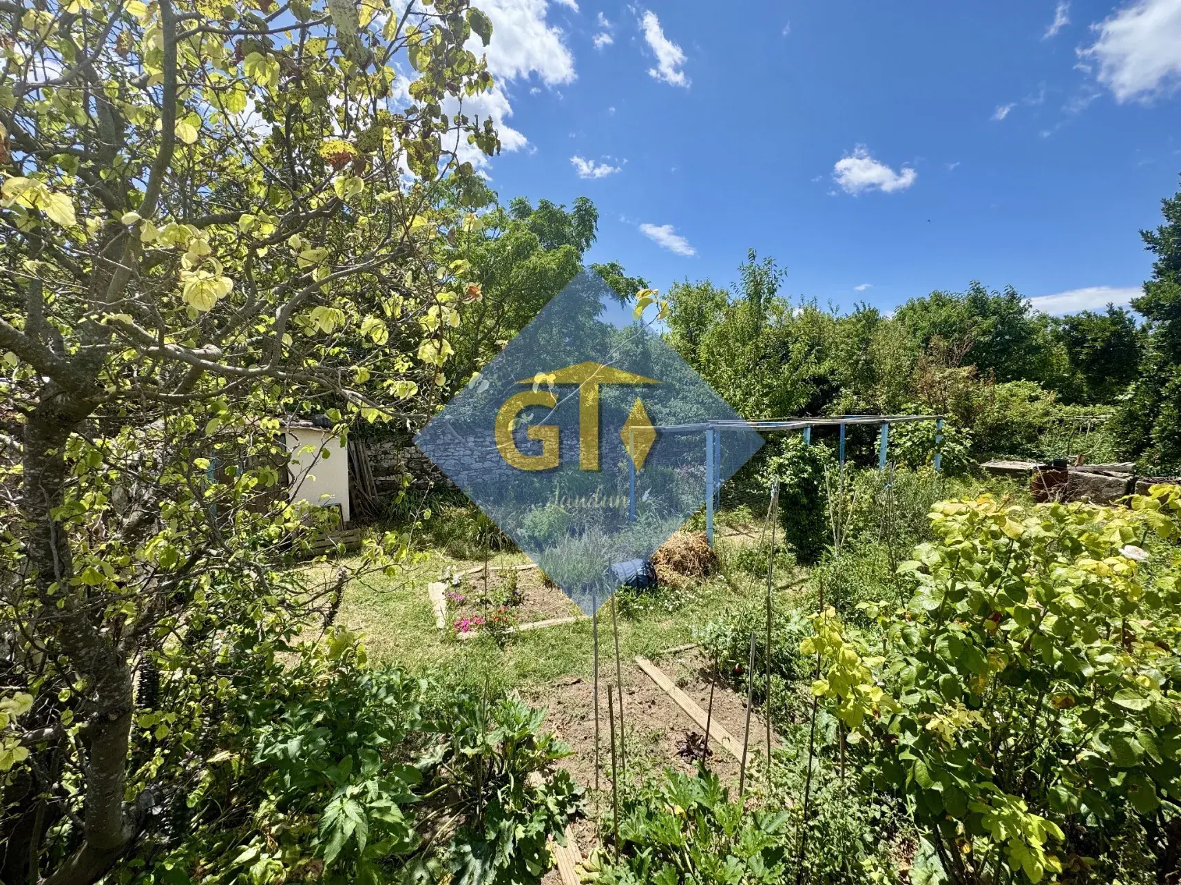 Maison de village avec vue sur le Château de Pouzilhac – 170 m² 