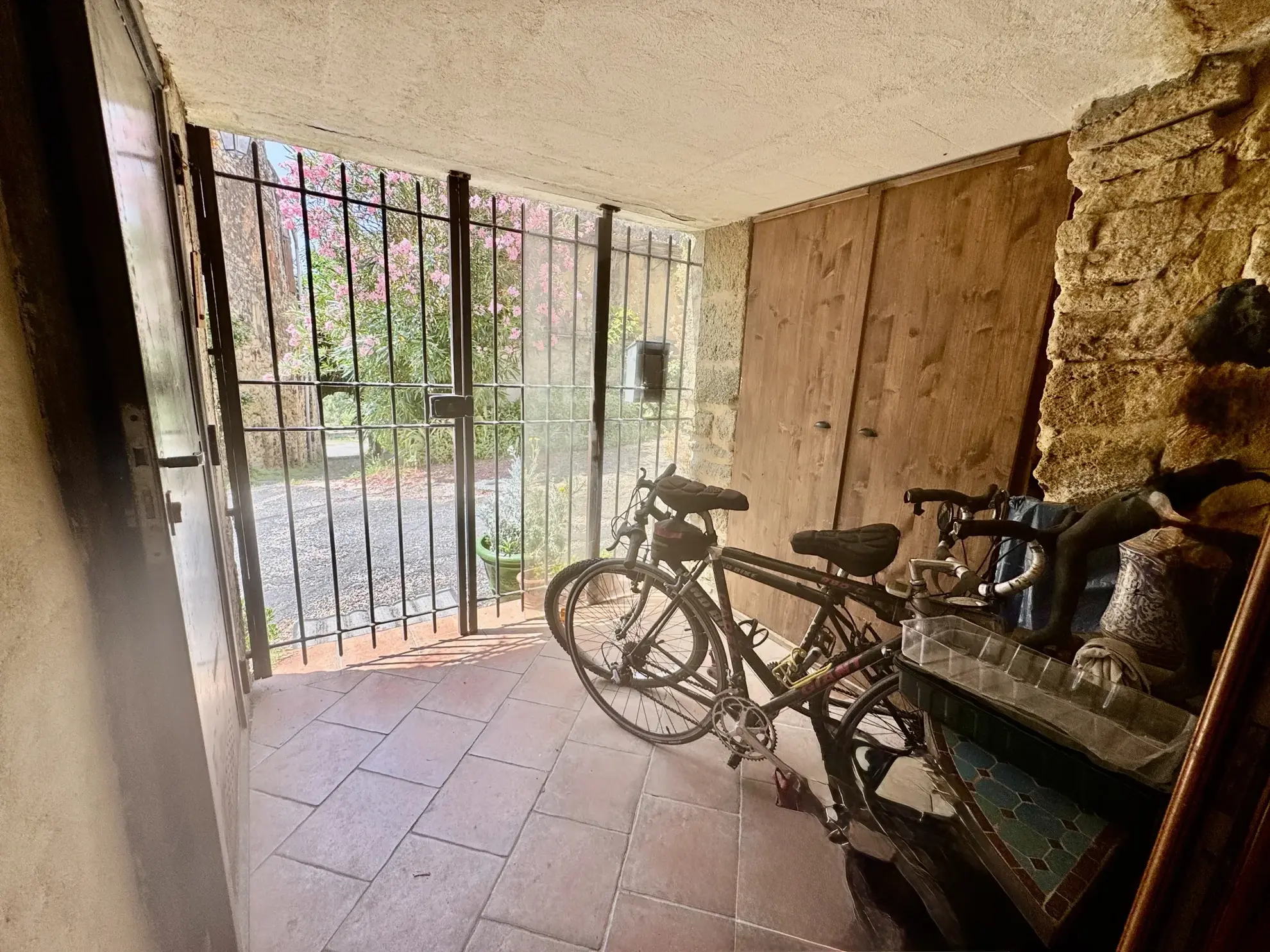 Maison de village avec vue sur le Château de Pouzilhac – 170 m² 