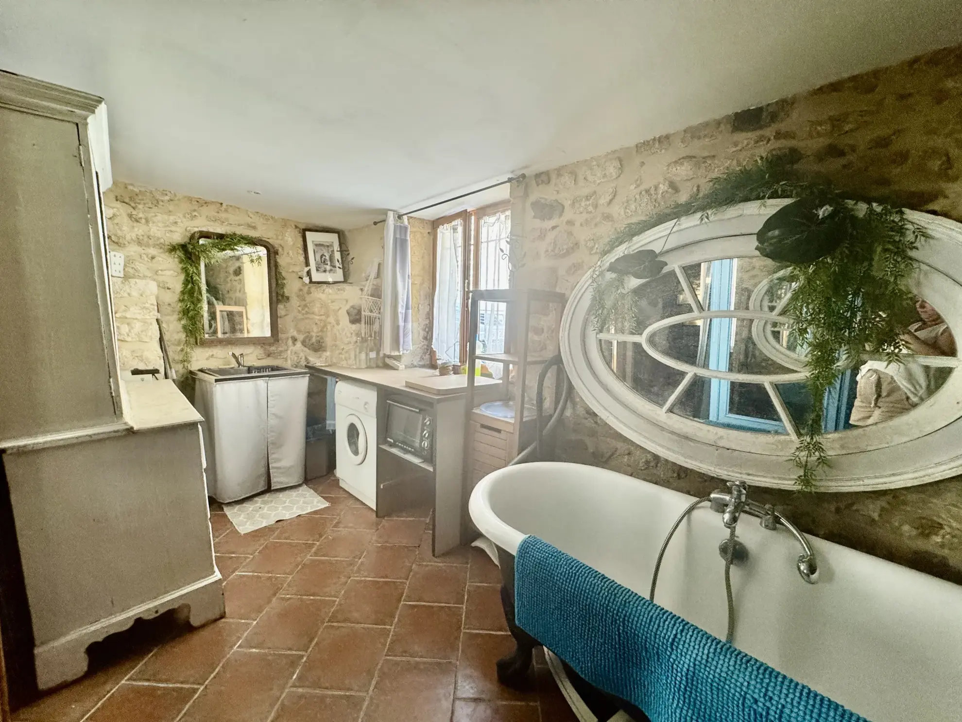 Maison de village avec vue sur le Château de Pouzilhac – 170 m² 