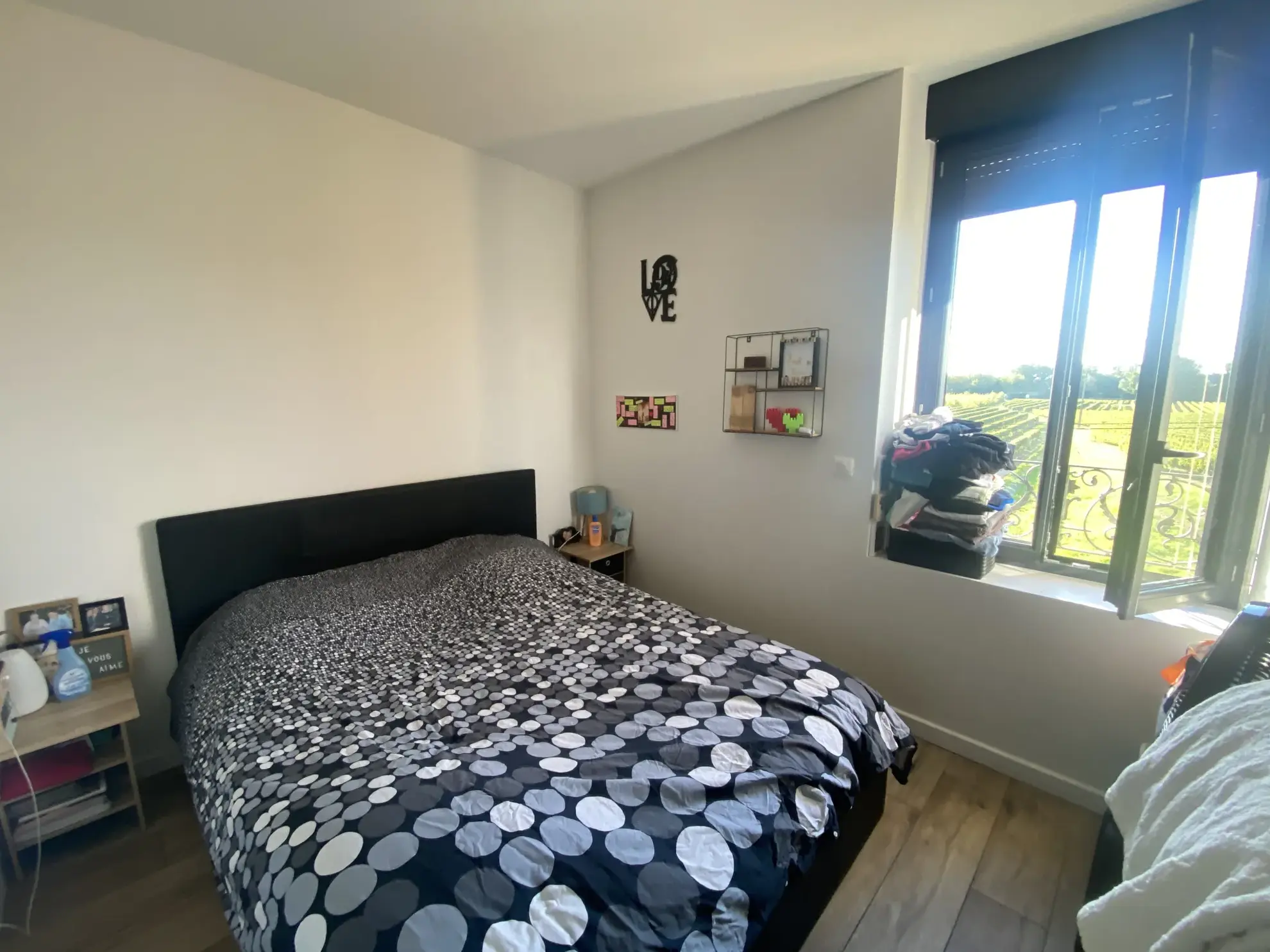 Appartement rénové à vendre à Cadillac, proche de Bordeaux, investissement locatif avec jardin et stationnement 