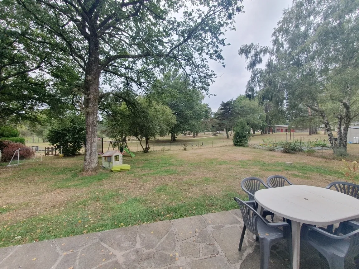 Belle maison familiale avec vue parc et grand jardin à Gros Chastang 