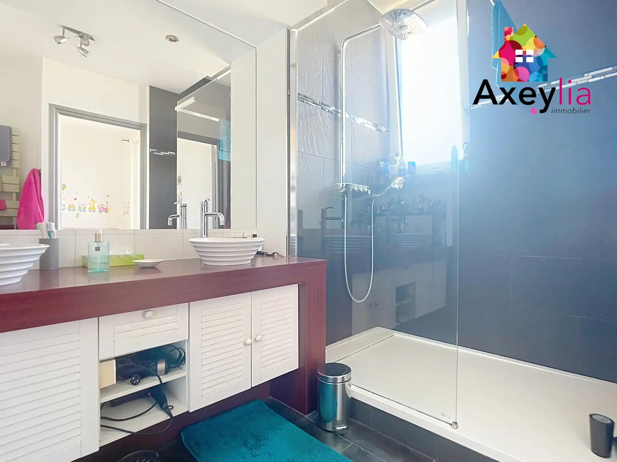 Appartement T5 rénové au centre de Roanne avec parking et cave 