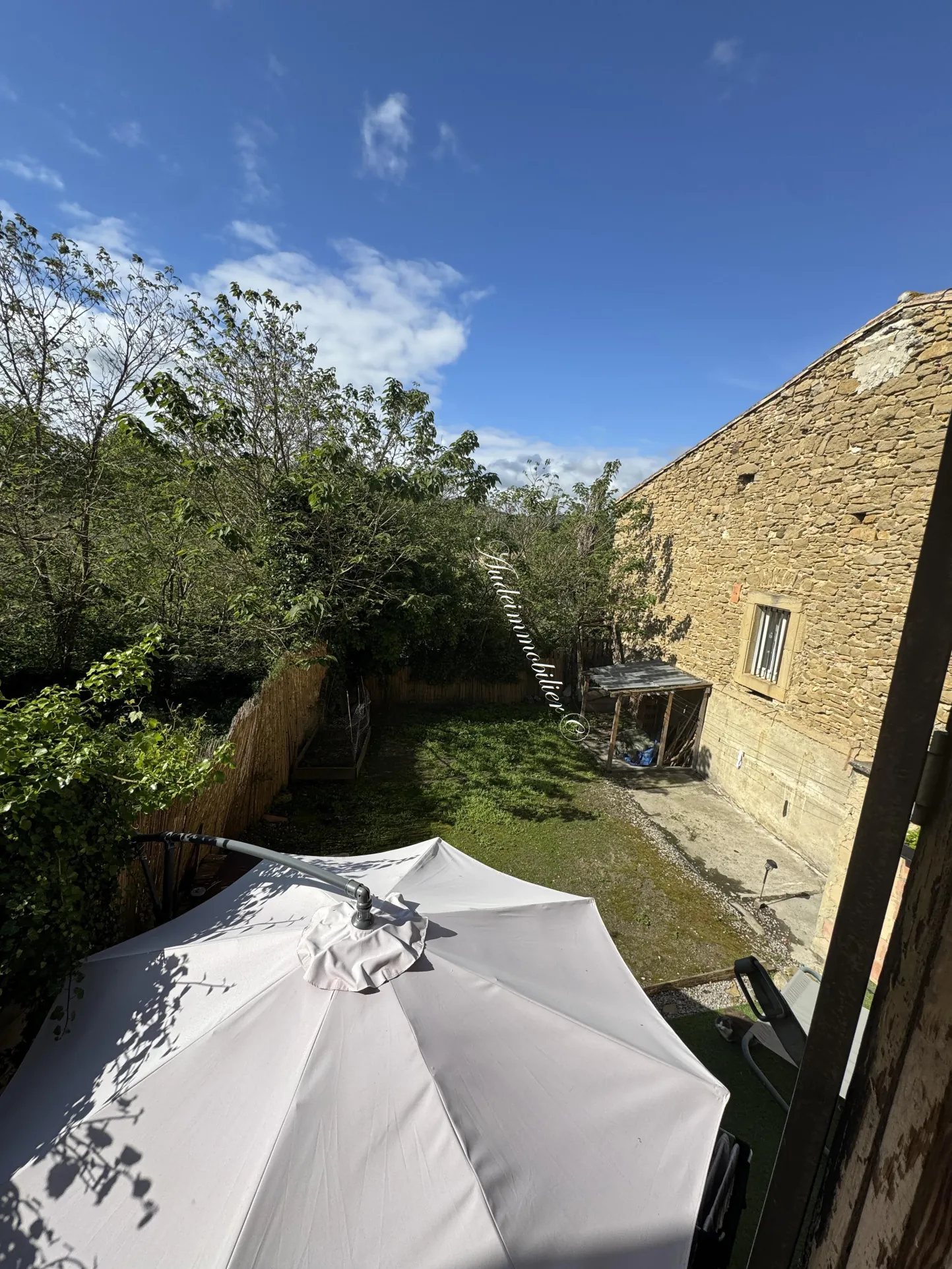 Immeuble de rapport à Limoux avec deux appartements loués et jardin 