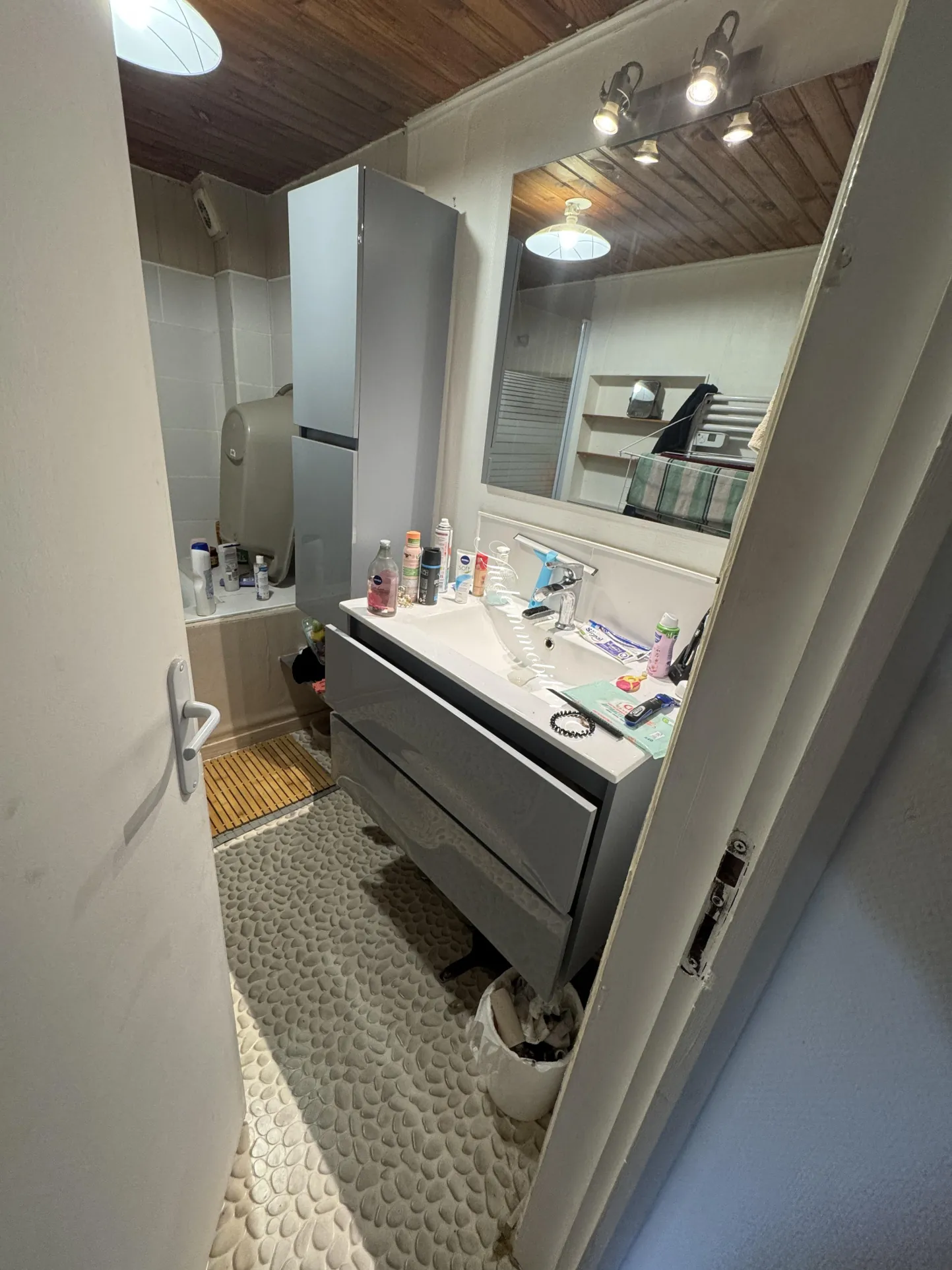 Immeuble de rapport à Limoux avec deux appartements loués et jardin 